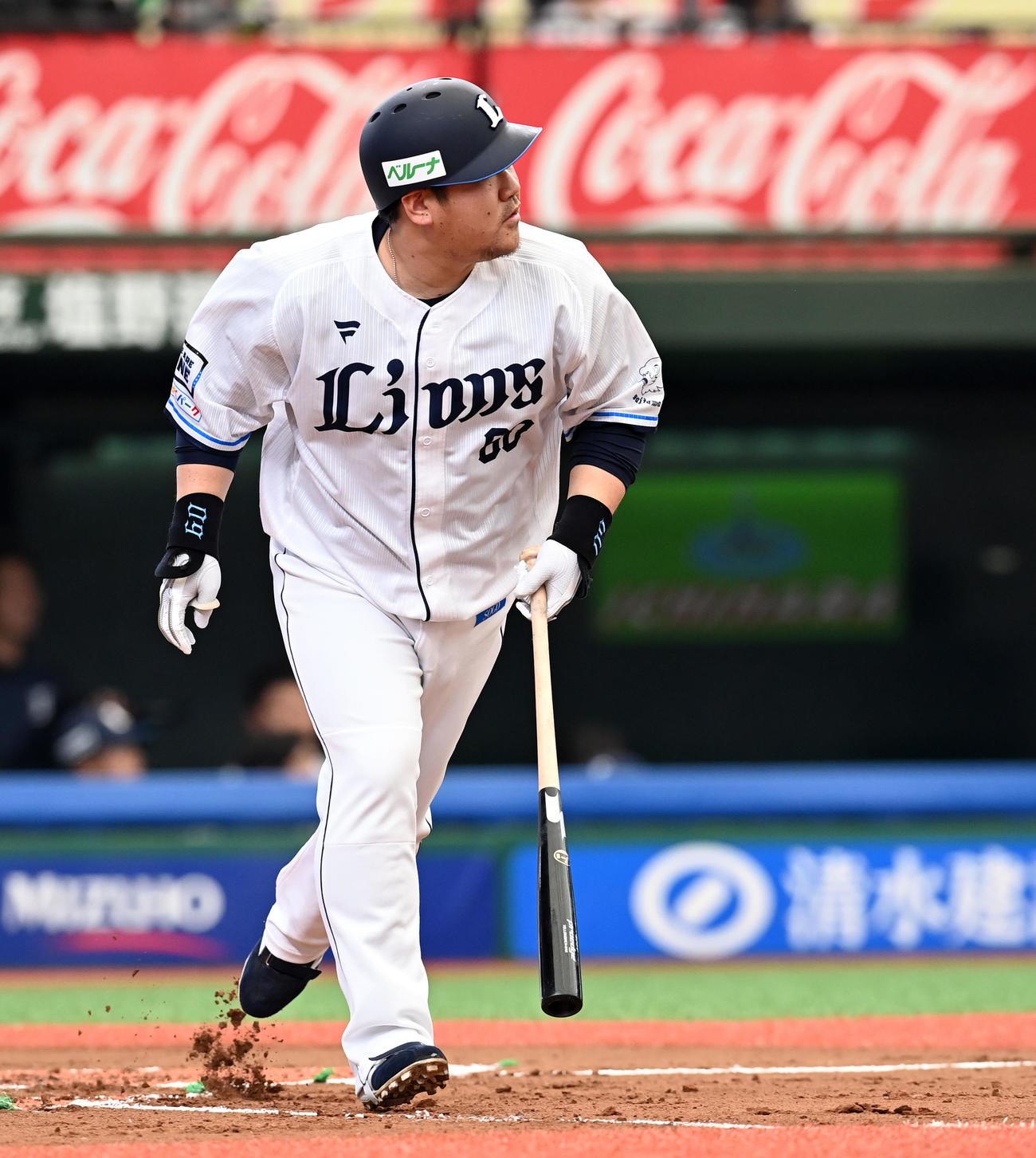 西武対楽天　1回裏西武2死一塁、左越えに勝ち越しの2点本塁打を放った中村（撮影・たえ見朱実）