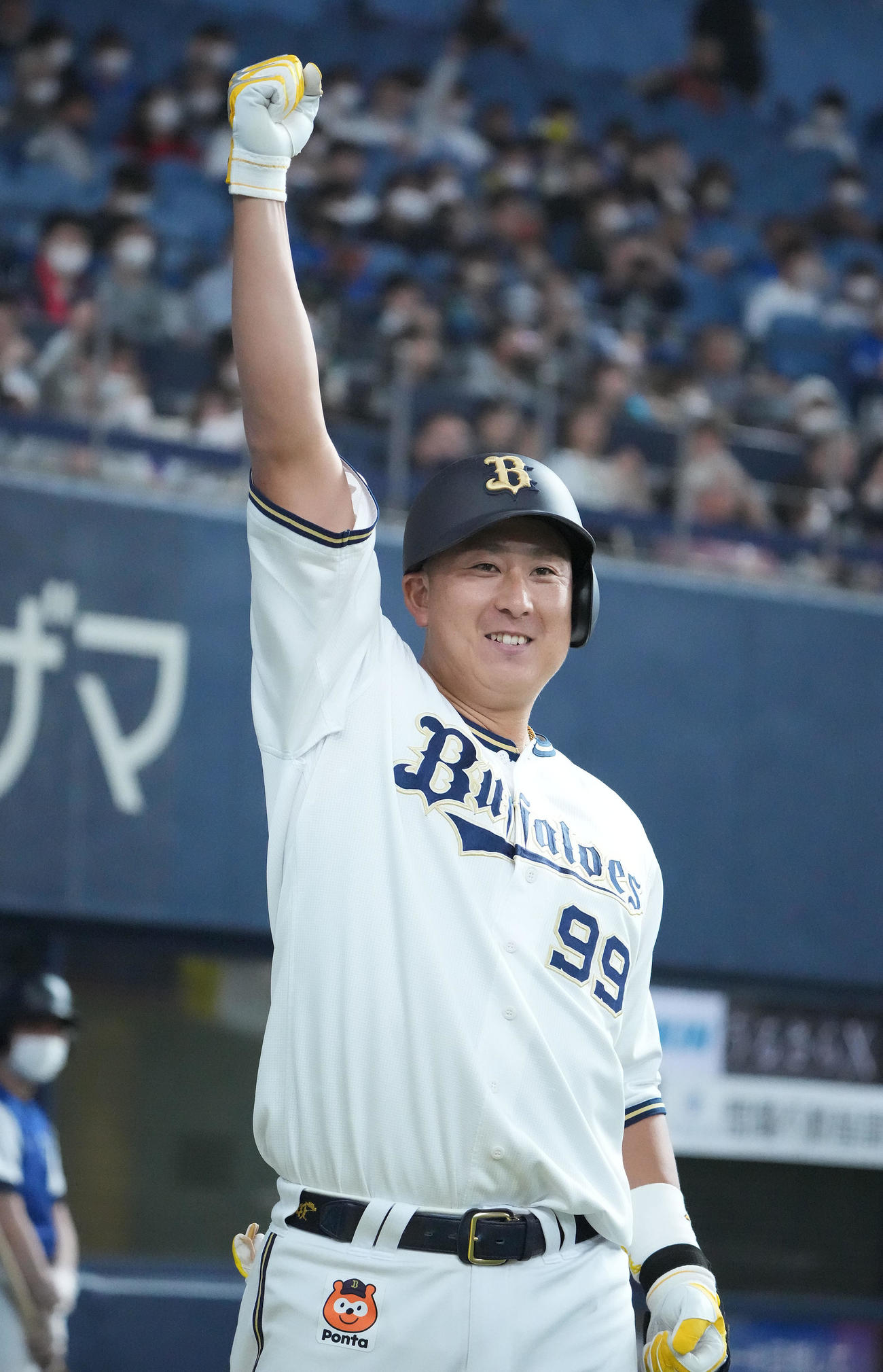 オリックス対中日戦　5回裏オリックス2死、中越え本塁打を放ち昇天ポーズを決める杉本（撮影・森本幸一）