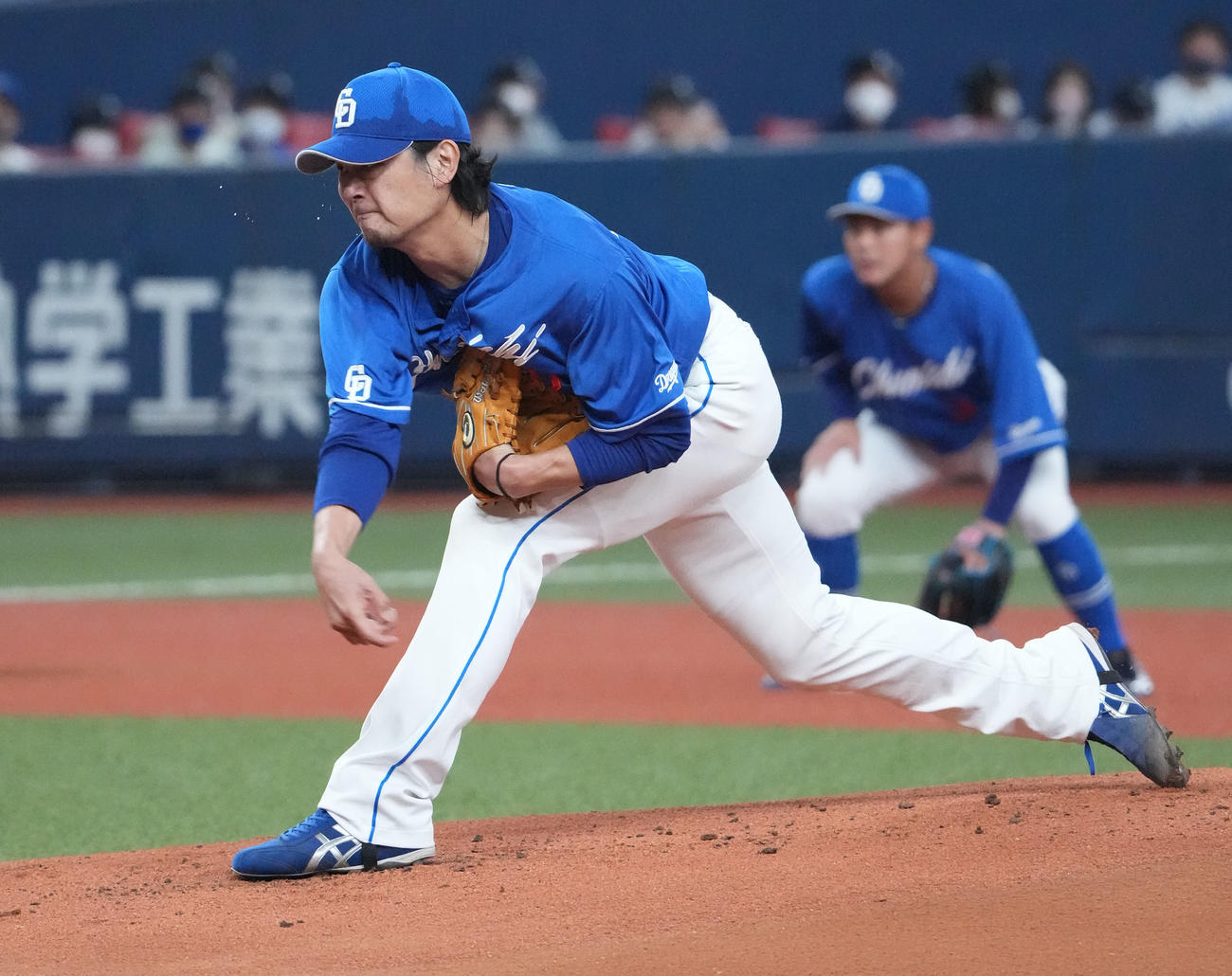 オリックス対中日戦　1回裏、登板する中日先発の涌井（撮影・森本幸一）