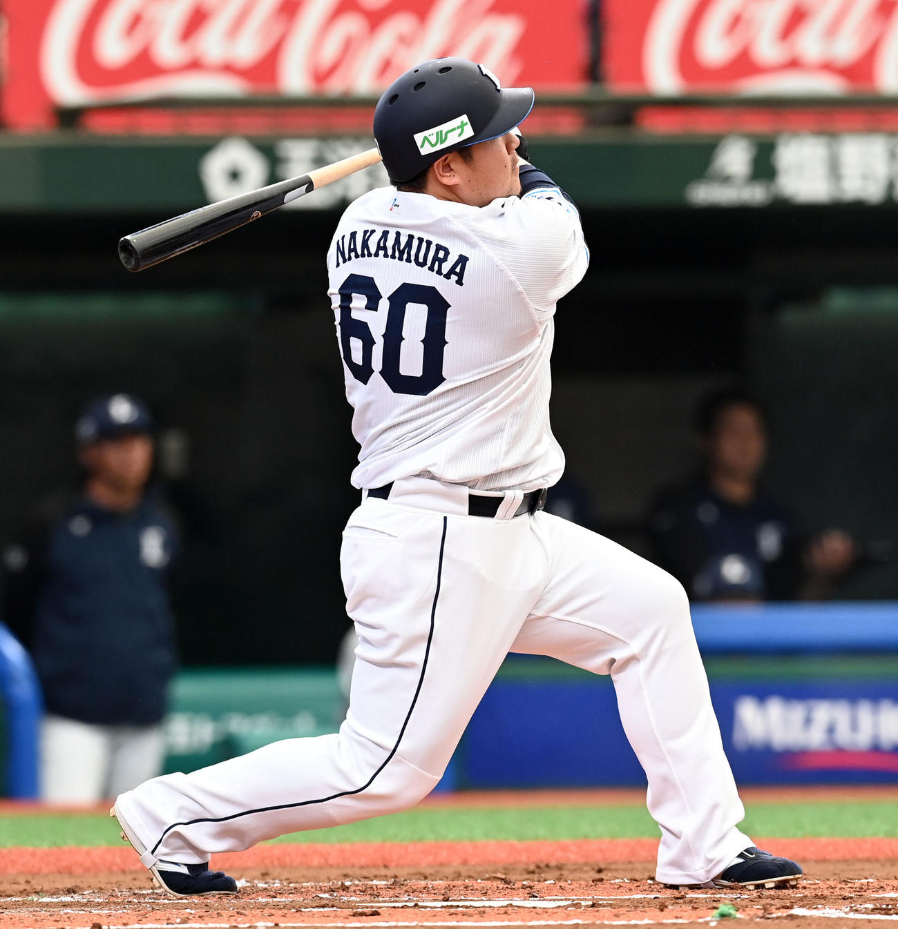 西武対楽天　1回裏西武2死一塁、左越えに勝ち越しの2点本塁打を放つ中村（撮影・たえ見朱実）