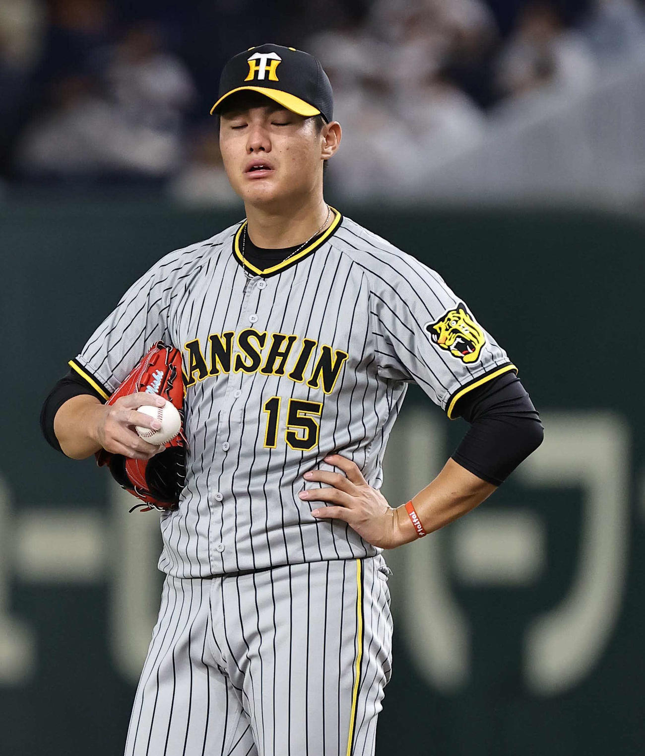 巨人対阪神　西純は5回に4失点し悔しそうな表情を見せる（撮影・上田博志）