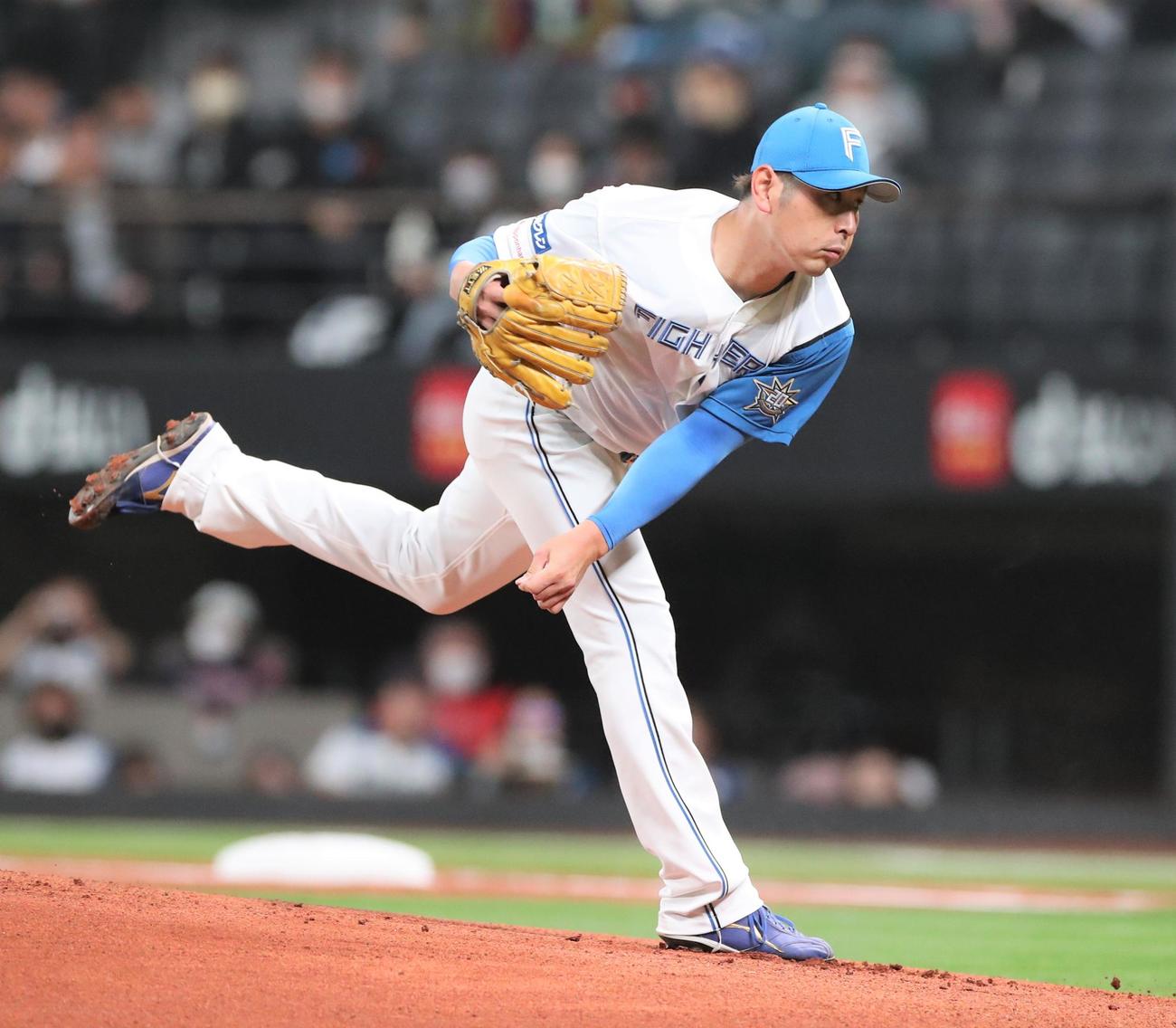 日本ハム対ソフトバンク　日本ハム先発の加藤貴（撮影・黒川智章）