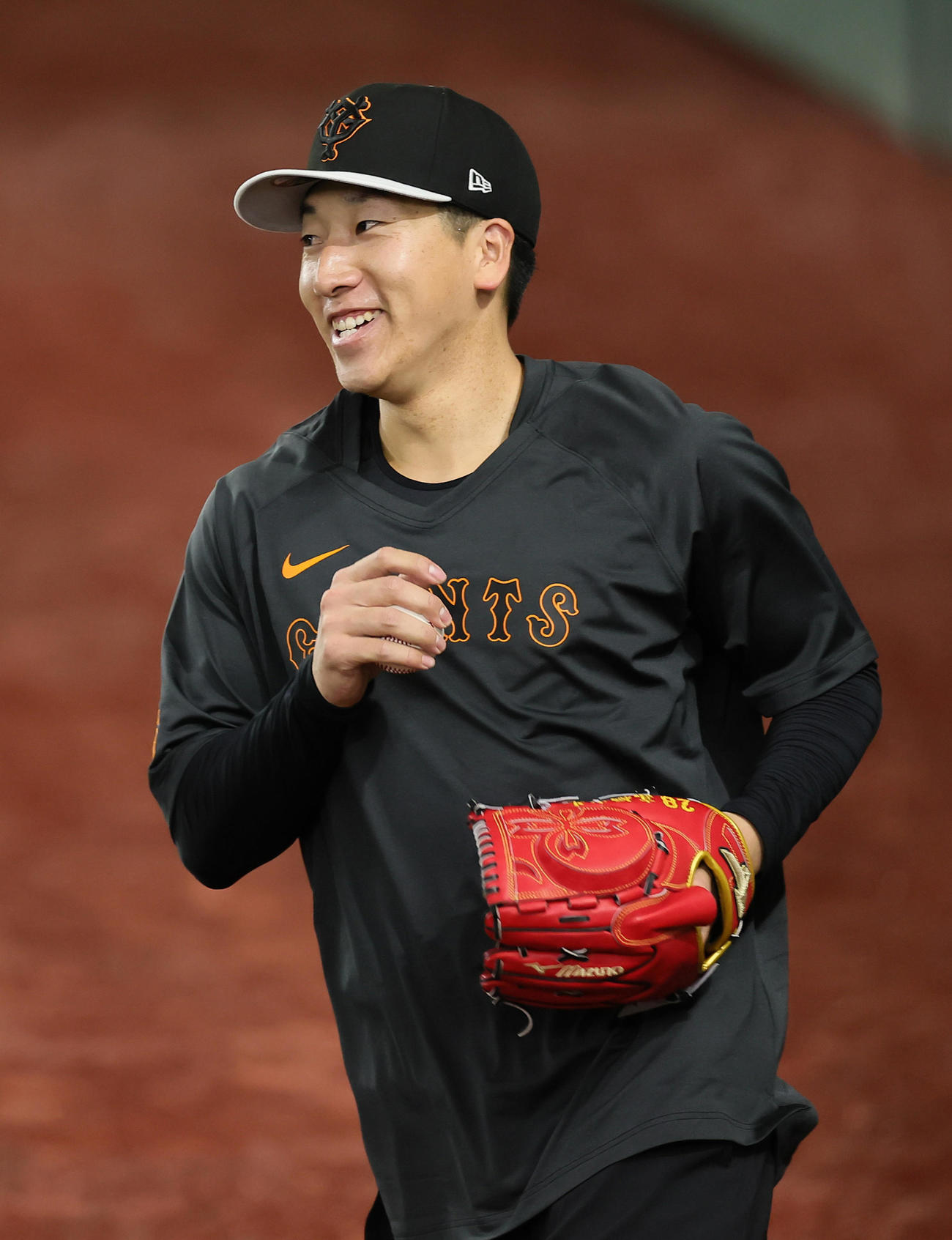 練習に合流し笑顔を見せる巨人大勢（撮影・足立雅史）