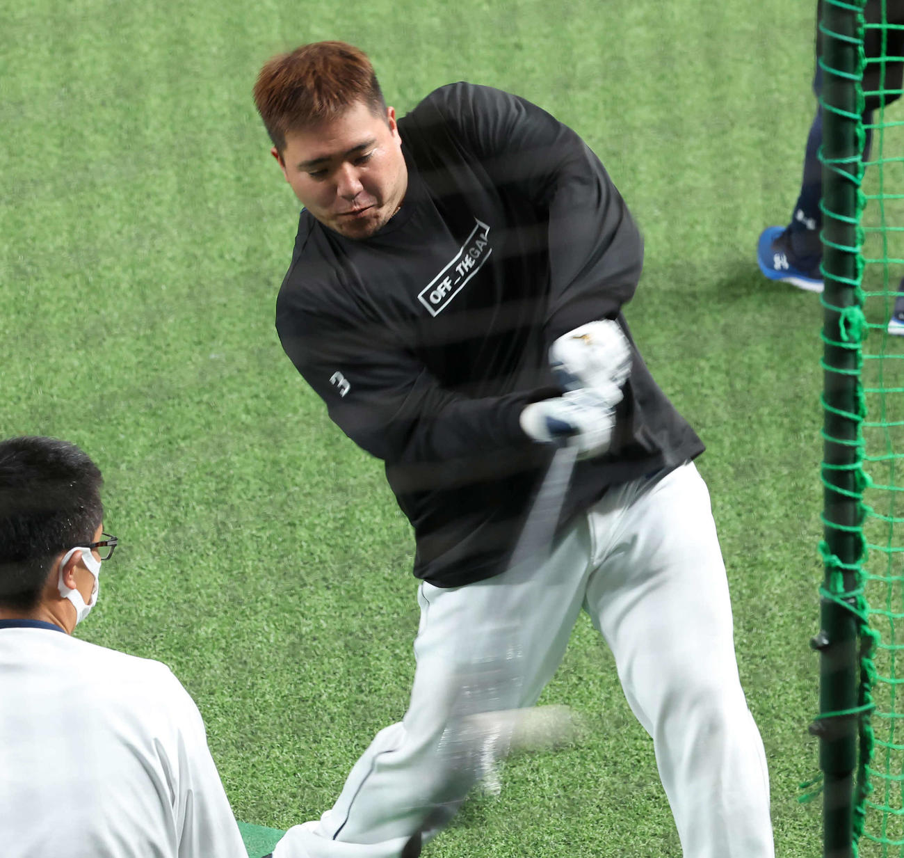 西武対DeNA　チームに合流し、ティー打撃をする西武山川（撮影・丹羽敏通）