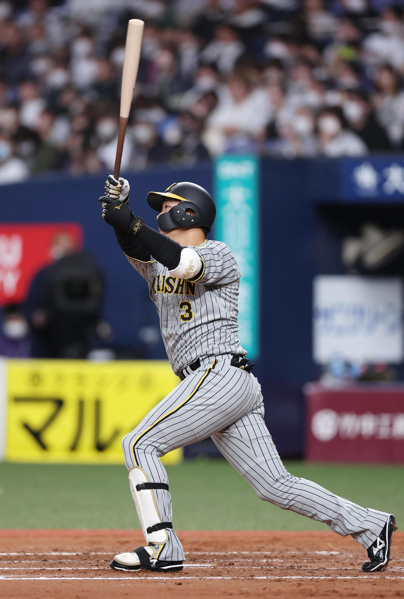 オリックス対阪神　4回表阪神1死一塁、左中間へ逆転2点本塁打を放つ大山（撮影・前田充）