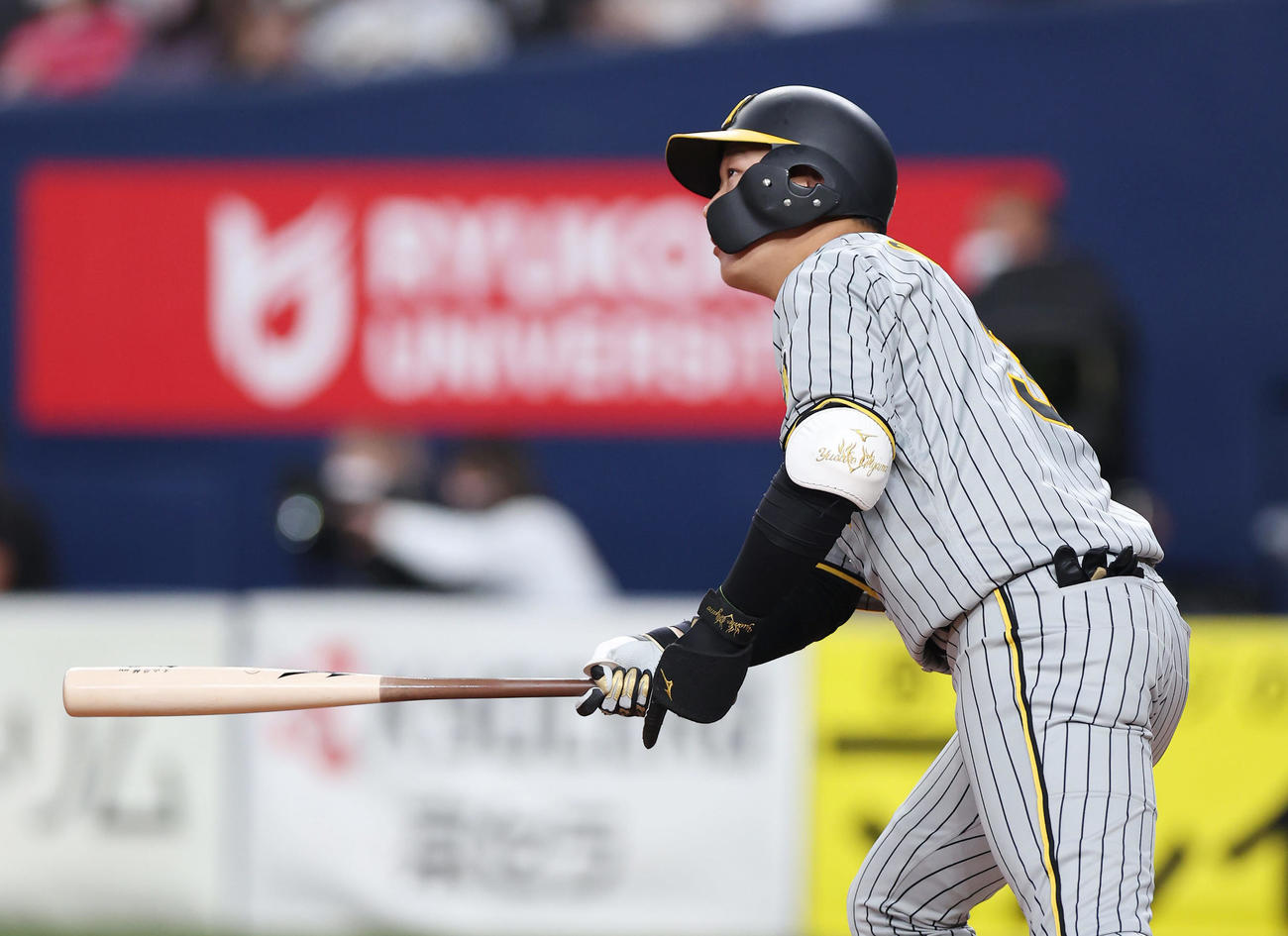 オリックス対阪神　4回表阪神1死一塁、左中間へ逆転2点本塁打を放つ大山（撮影・前田充）