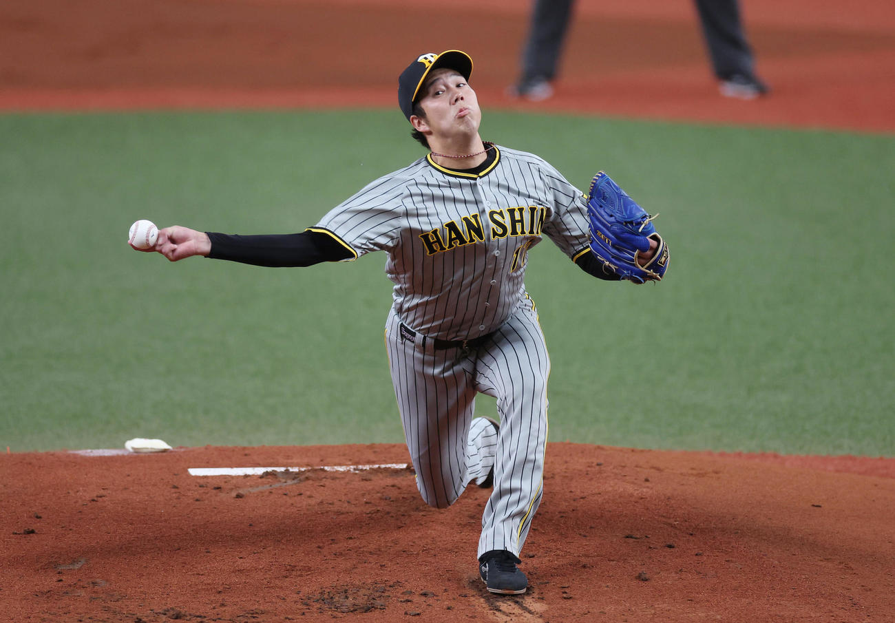 オリックス対阪神　力投する阪神先発の青柳（撮影・前田充）