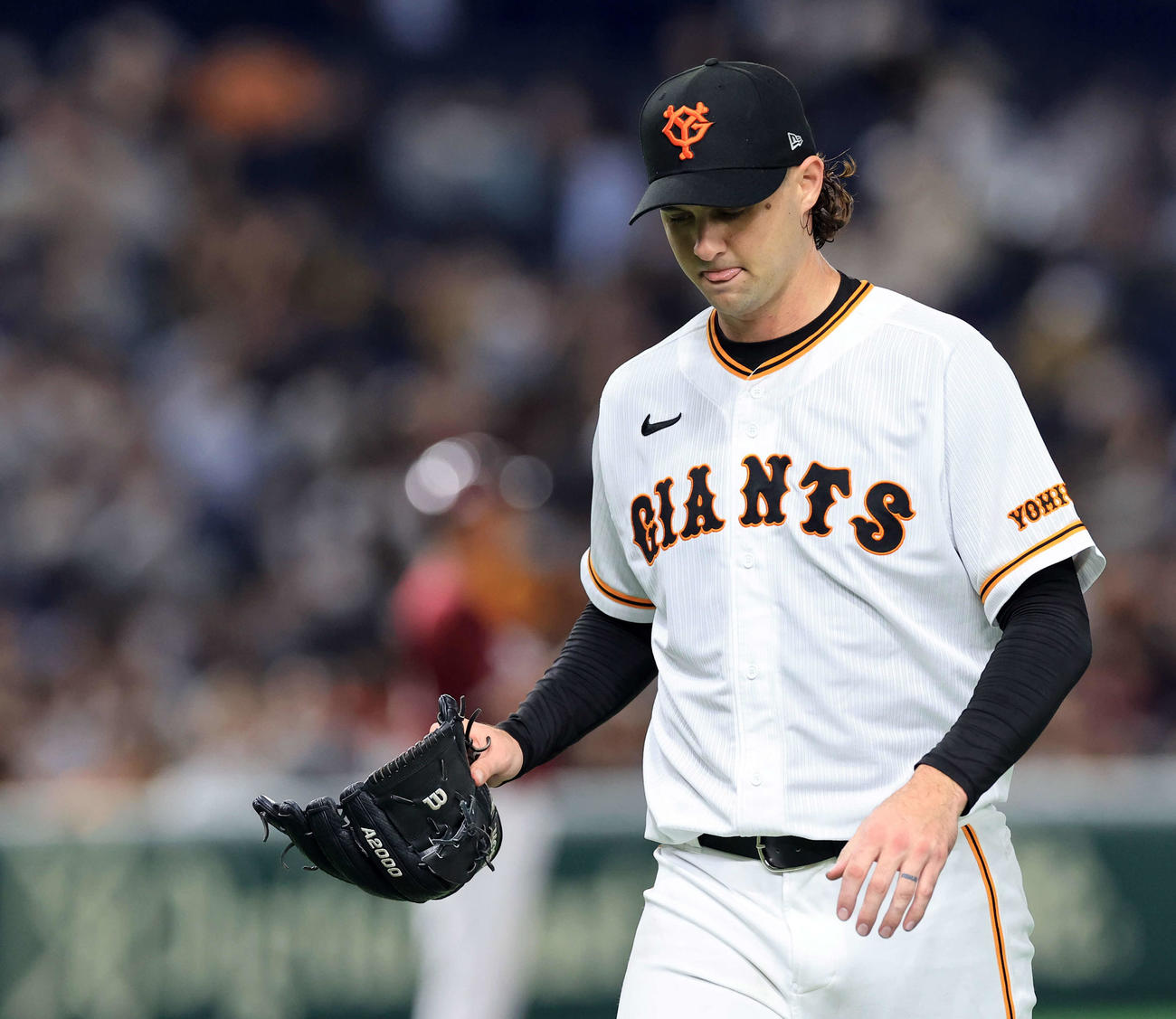 巨人対楽天　4回表楽天1死満塁の場面で、降板となったビーディは悔しそうな表情を見せる（撮影・浅見桂子）