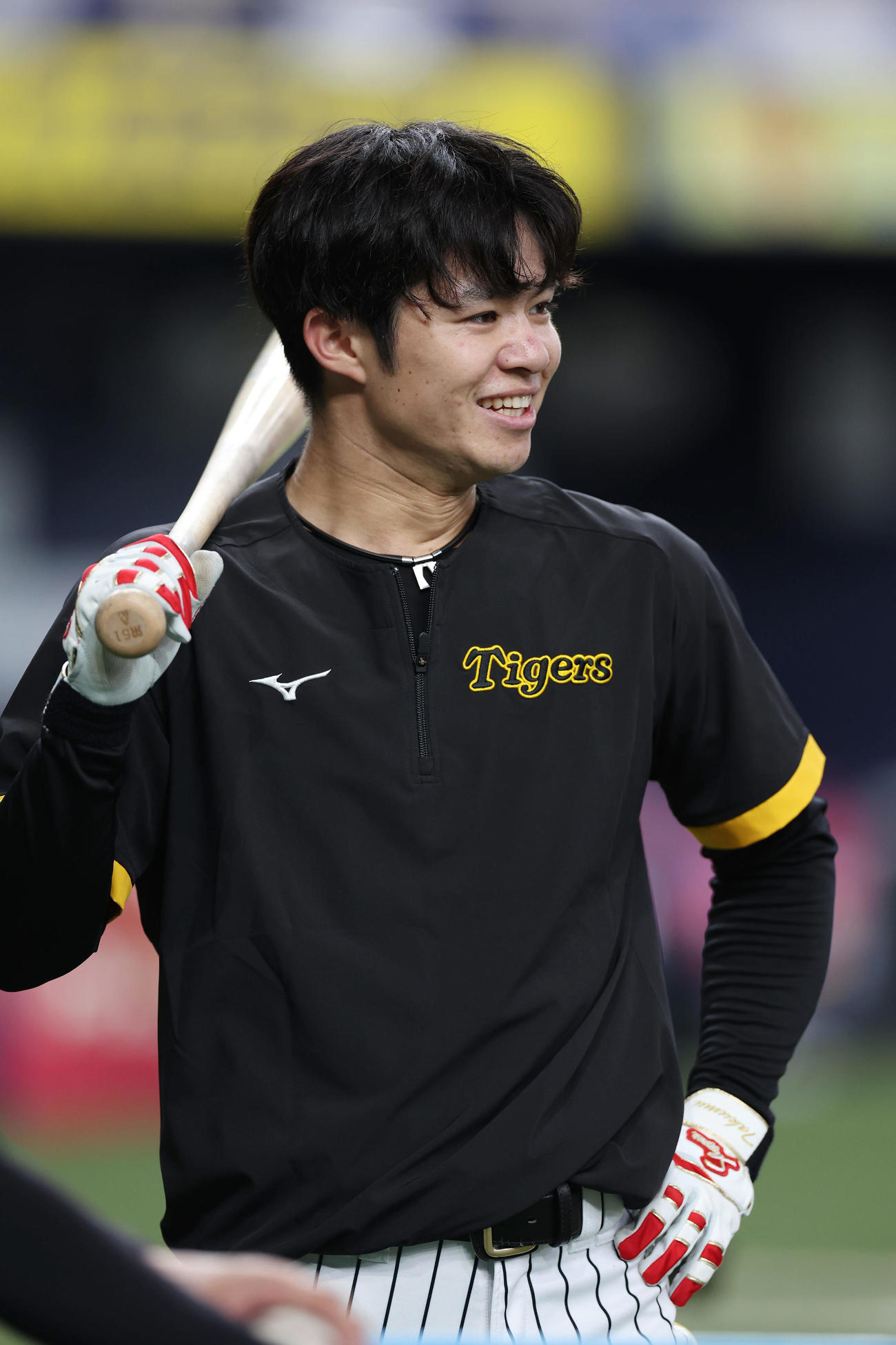阪神対オリックス　チームに合流し、笑顔を見せながら打撃練習を行う阪神中野（撮影・前田充）