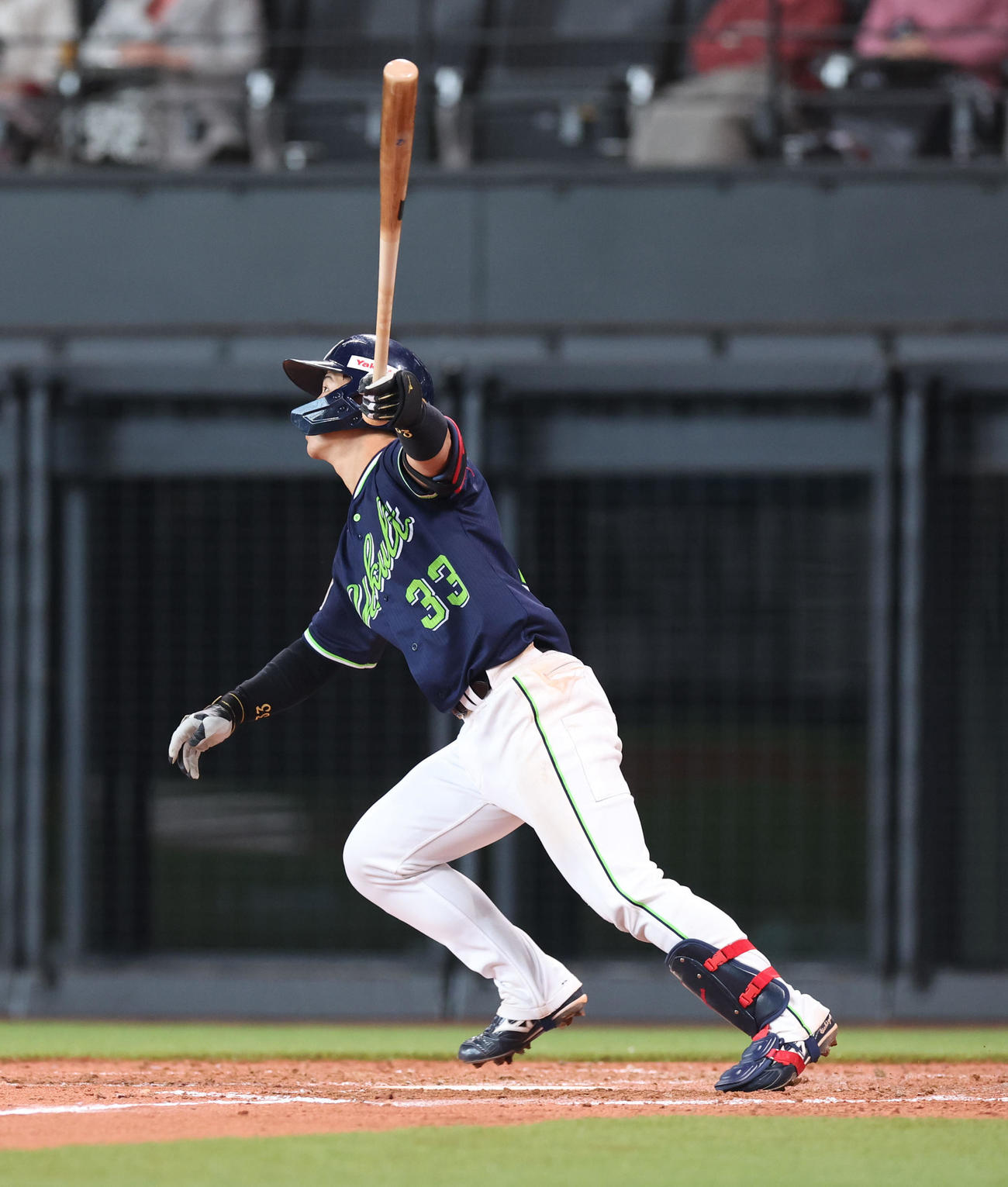 日本ハム対ヤクルト　5回表ヤクルト1死、内山は同点となる右越え本塁打を放つ（撮影・佐藤翔太）