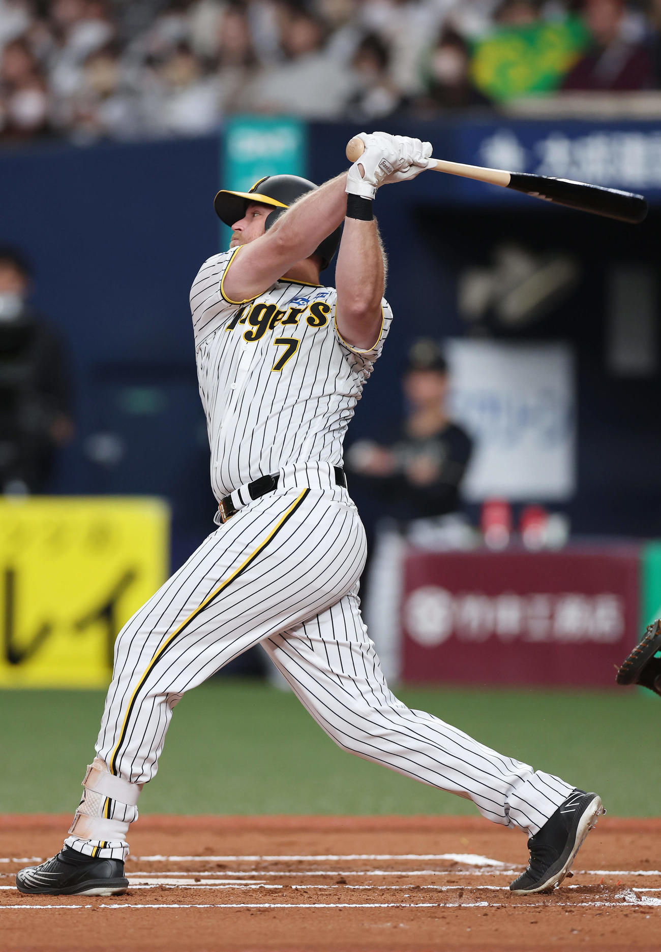 阪神対オリックス　1回裏阪神1死一塁、右前打を放つノイジー（撮影・前田充）
