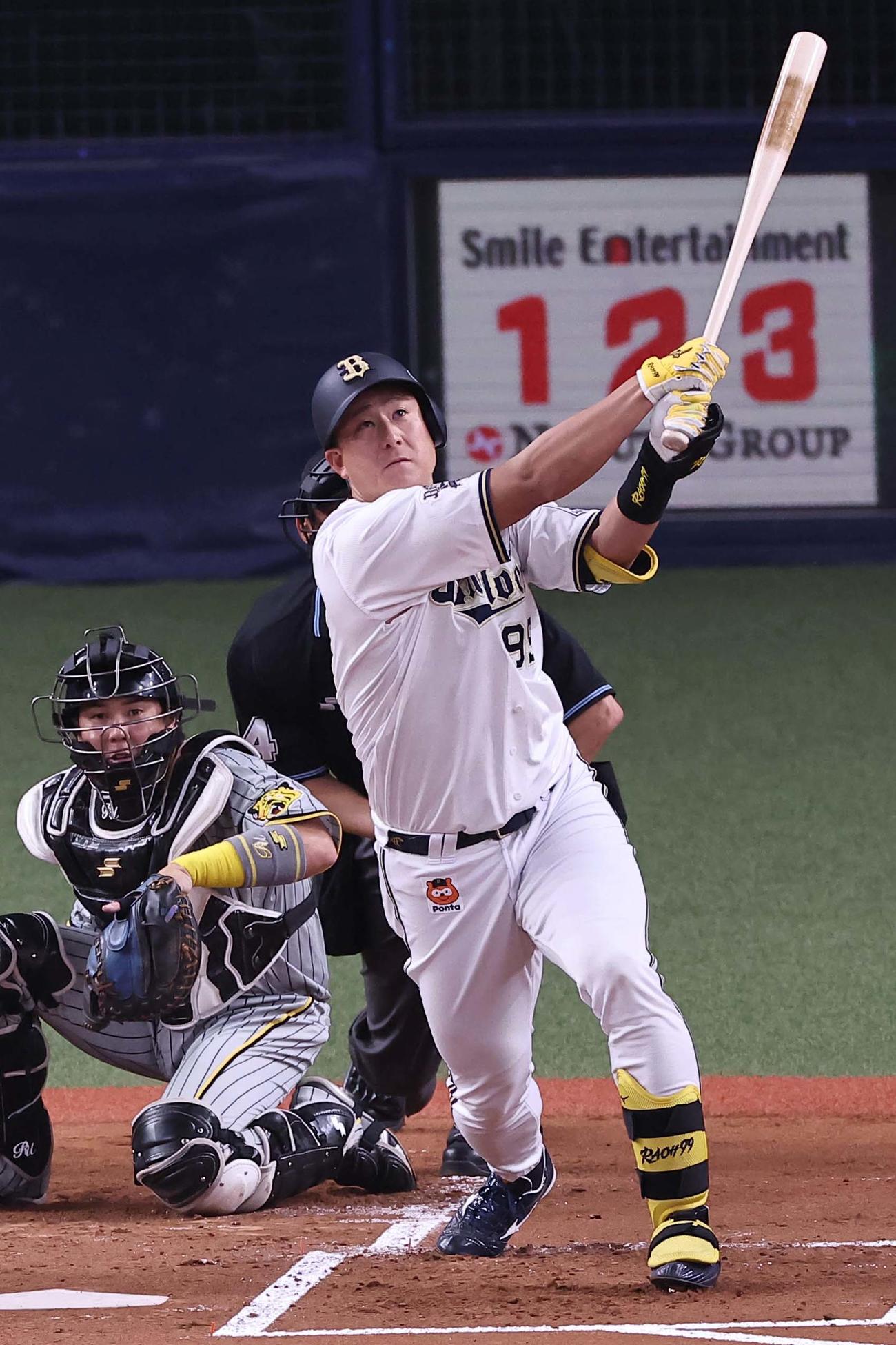 オリックス対阪神　1回裏オリックス2死三塁、杉本は左越え2点本塁打を放つ（撮影・上田博志）