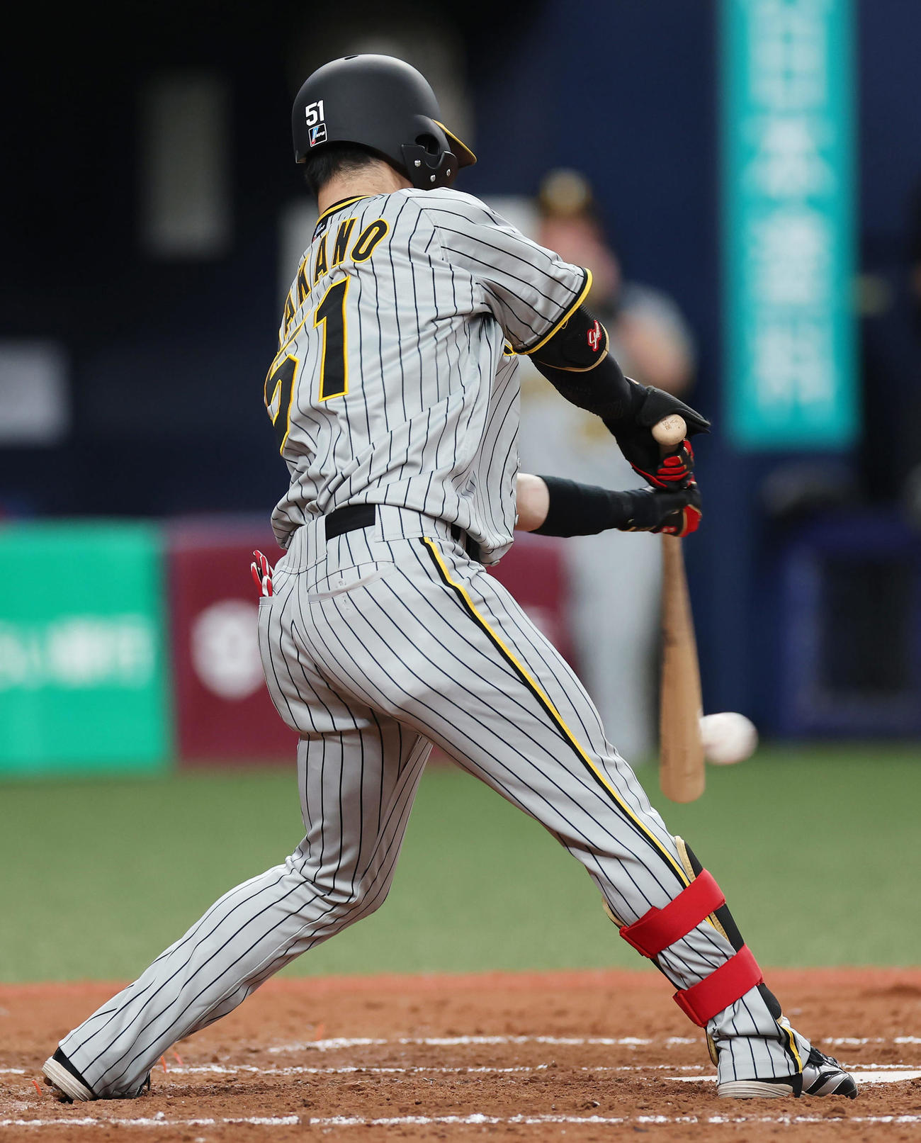 オリックス対阪神　4回表阪神無死一塁、左前打を放つ中野（撮影・前田充）