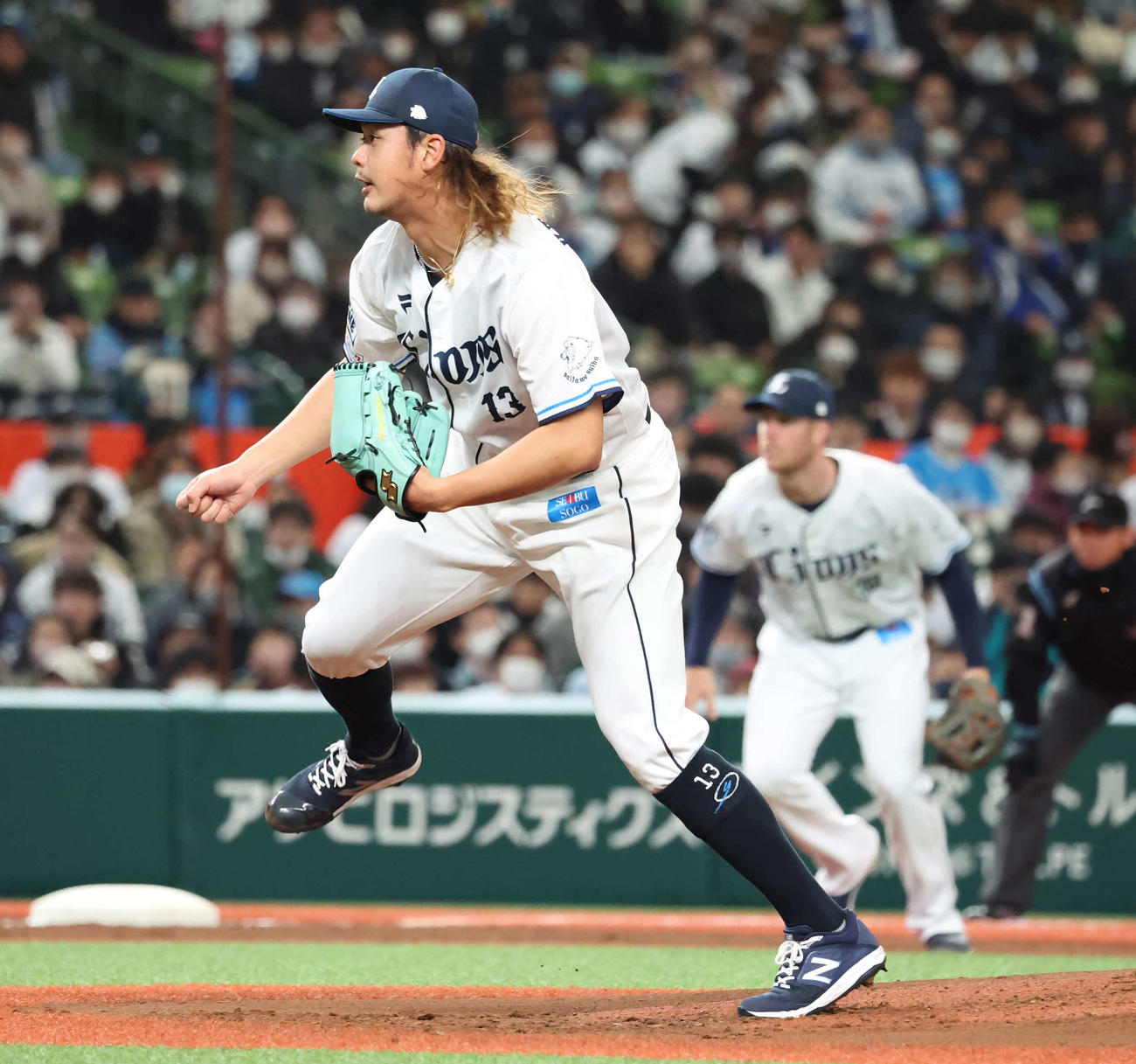 西武対DeNA　力投する西武先発高橋（撮影・丹羽敏通）