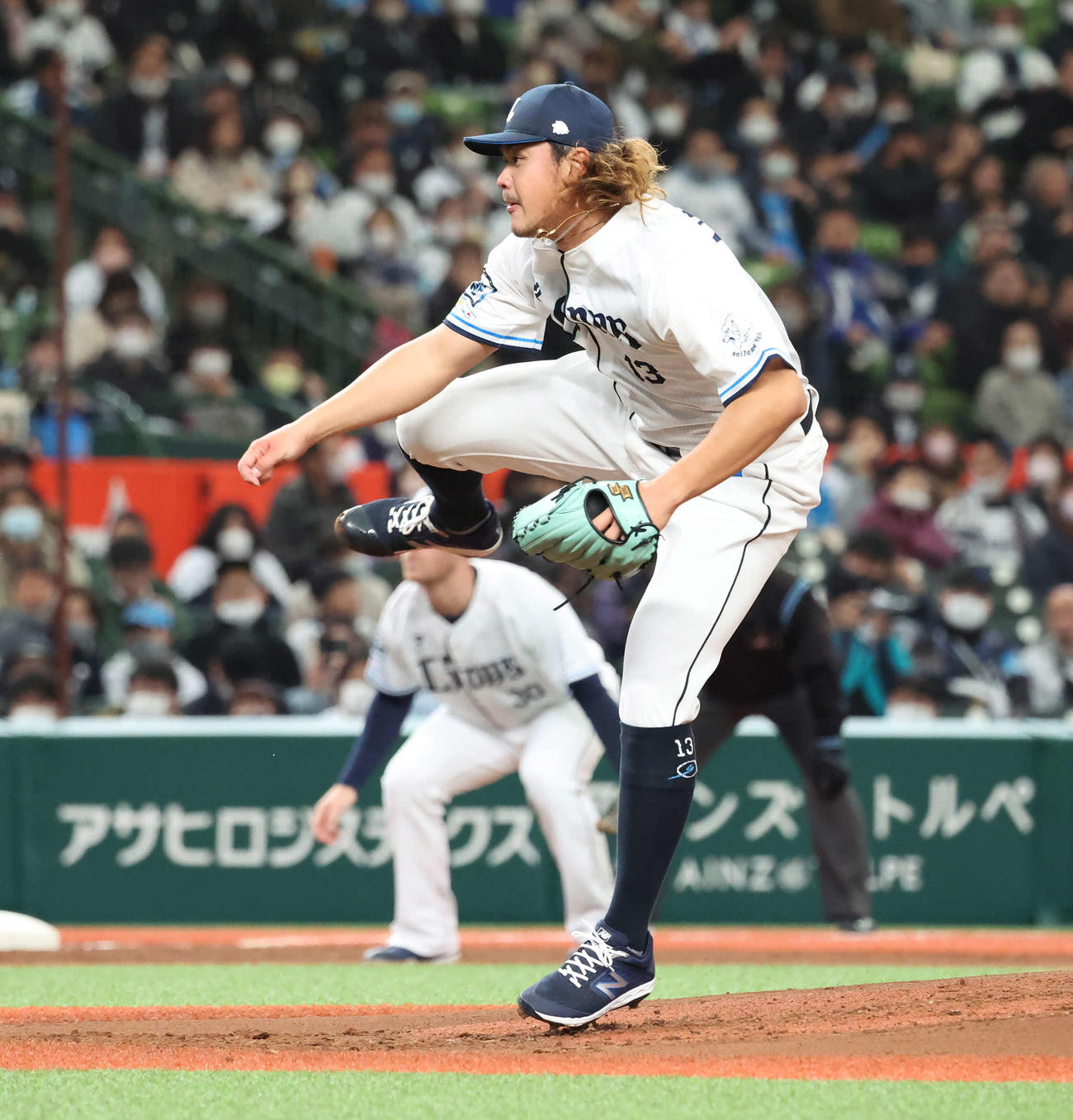西武対DeNA　力投する西武先発高橋（撮影・丹羽敏通）