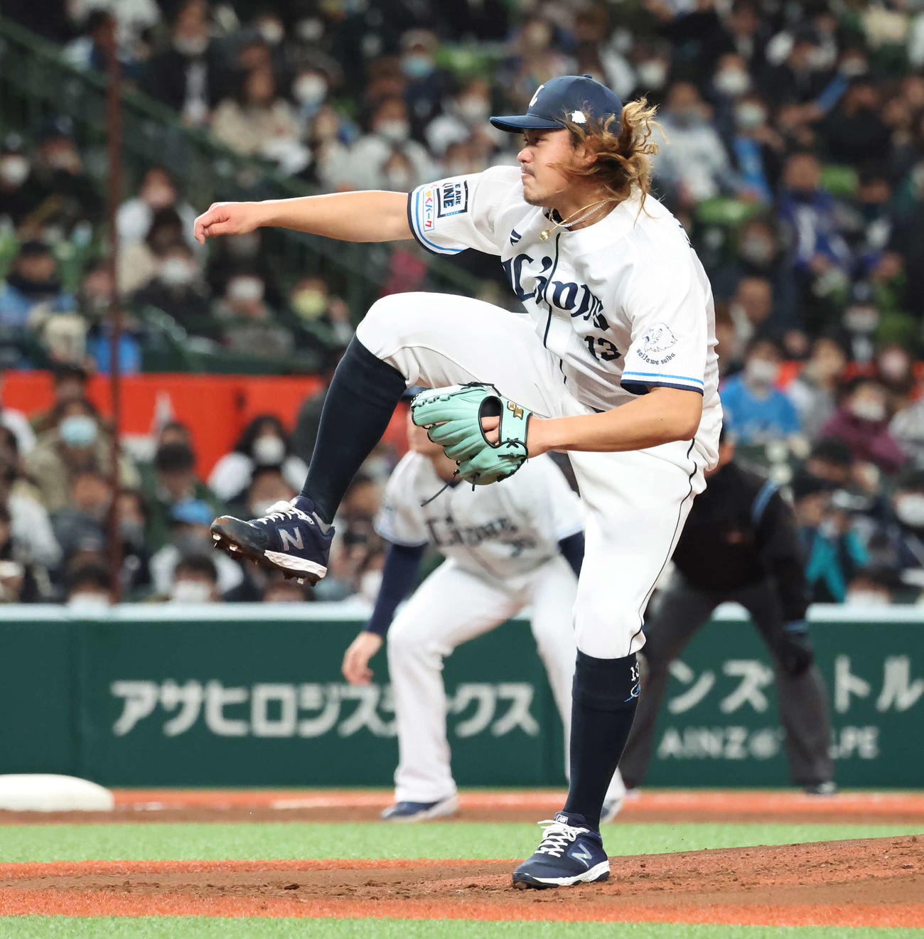 西武対DeNA　力投する西武先発高橋（撮影・丹羽敏通）