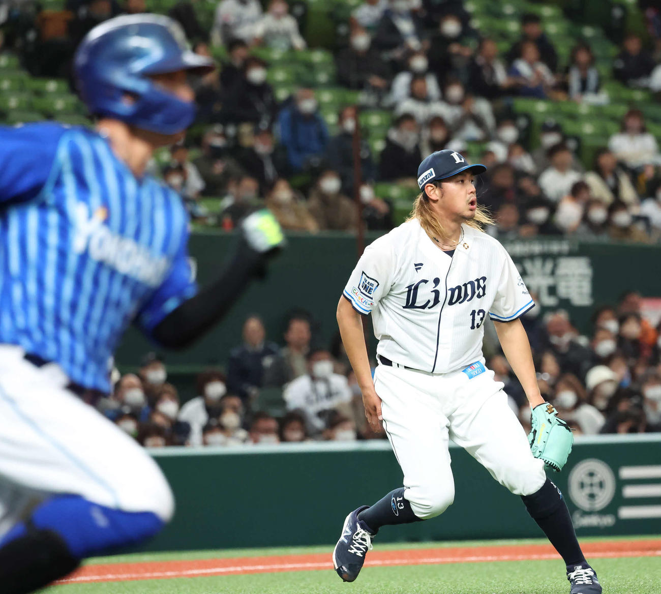 西武対DeNA 1回表DeNA2死一、二塁、関根に右前適時打を打たれた先発高橋（撮影・丹羽敏通）