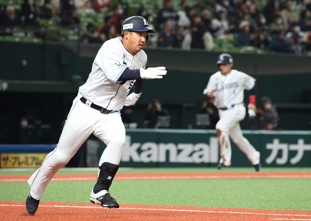 西武対DeNA 5回裏西武2死二、三塁、愛斗は同点の適時二塁打を放つ（撮影・丹羽敏通）
