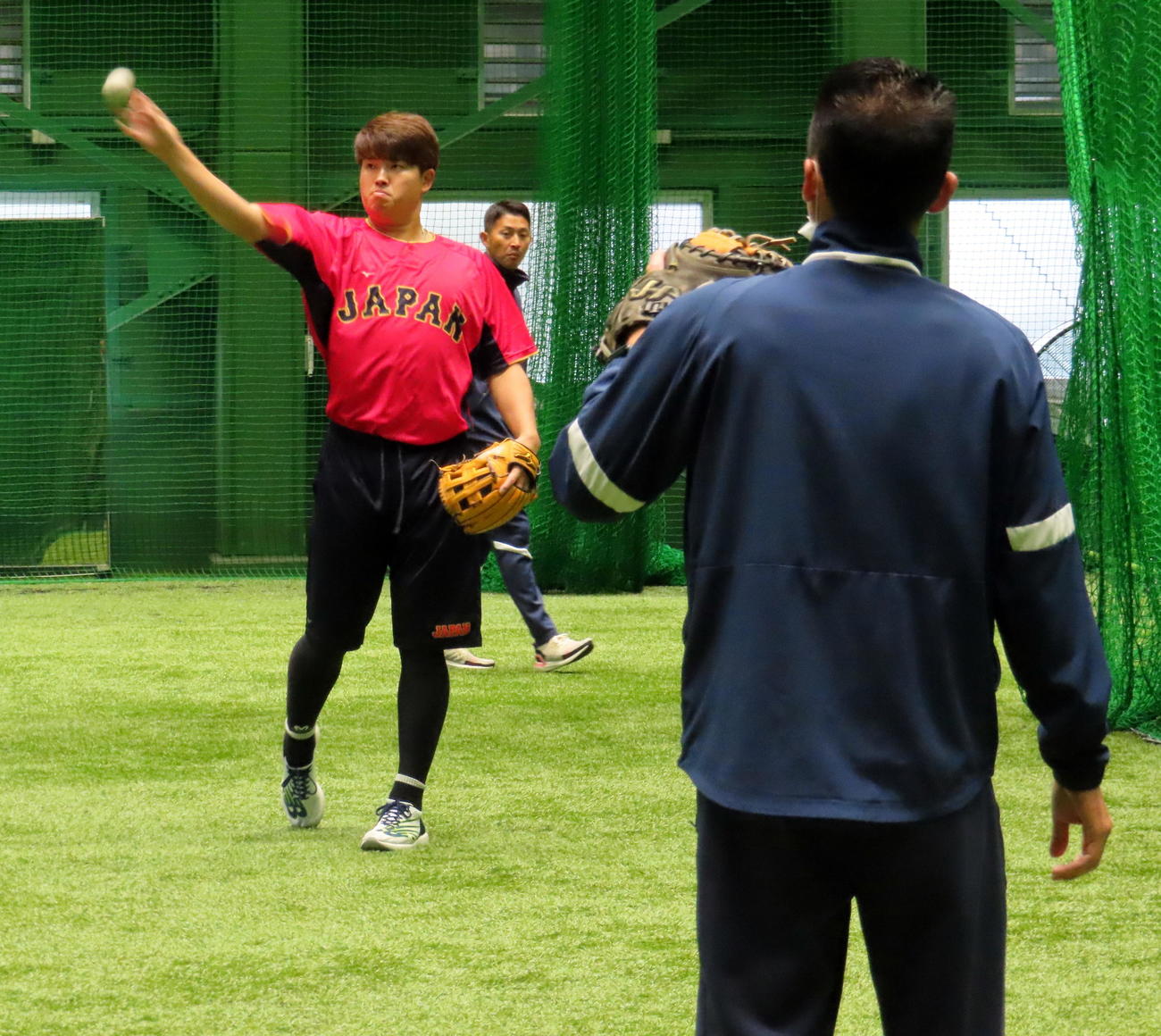ヤクルトの練習に合流した村上宗隆内野手。練習着は侍ジャパンのものだった（撮影・三須一紀）