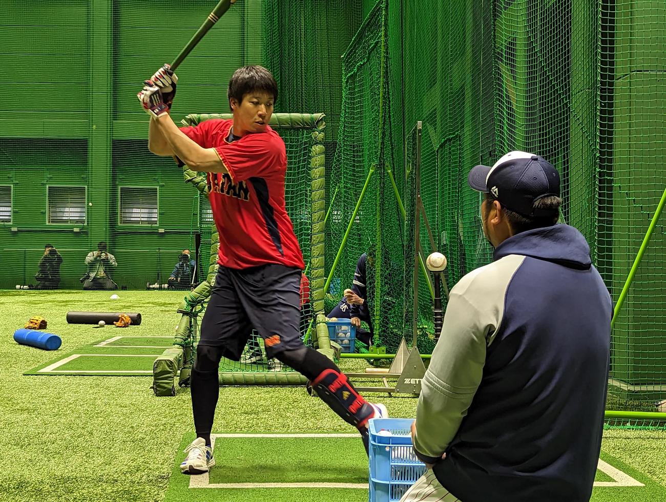 ヤクルトの練習に合流した山田哲人内野手。練習着は侍ジャパンのものだった（撮影・三須一紀）
