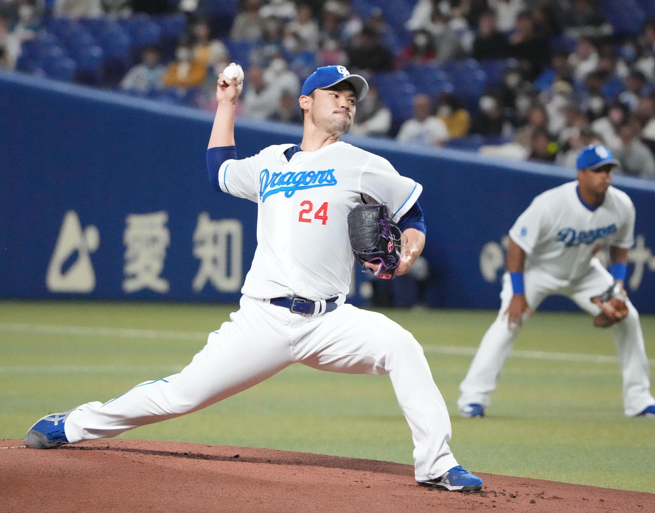 中日対ロッテ戦　1回表、登板する中日先発の福谷（撮影・森本幸一）