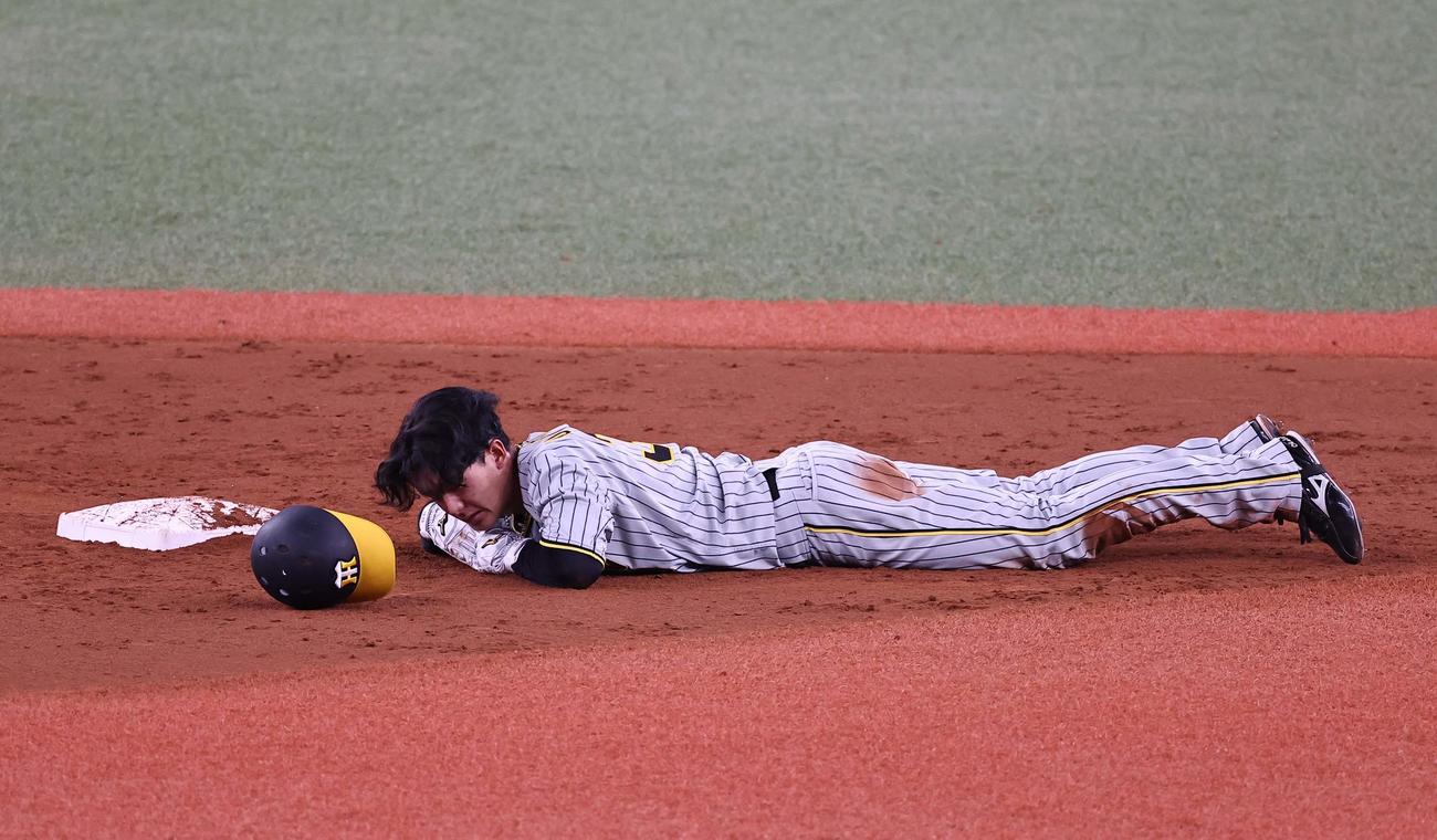 オリックス対阪神　5回表阪神2死二塁、けん制球で憤死する小幡（撮影・上田博志）