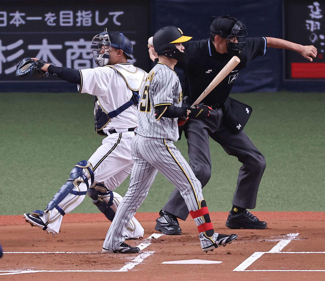 1回表阪神1死、中野は見逃し三振に倒れる（撮影・上田博志）