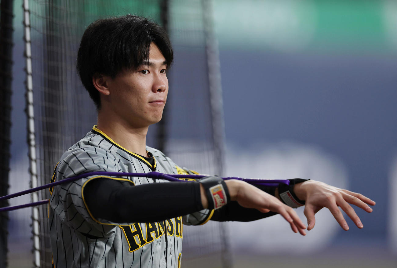 オリックス対阪神　ウオーミングアップする阪神湯浅（撮影・前田充）