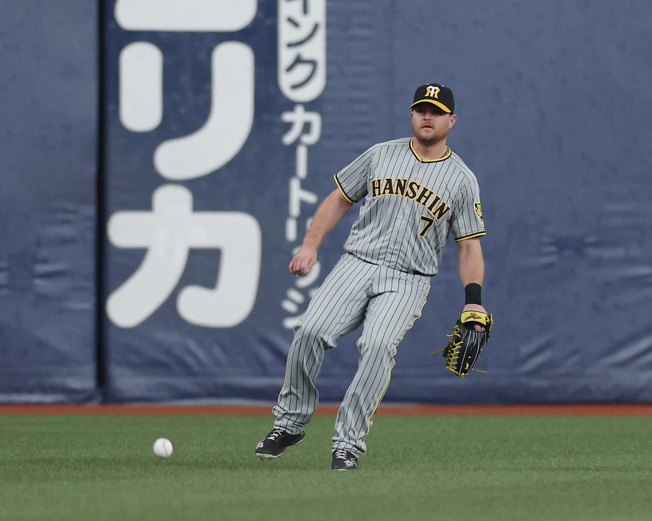 オリックス対阪神　4回裏オリックス2死、中川圭の打球を処理する左翼手ノイジー（撮影・前田充）