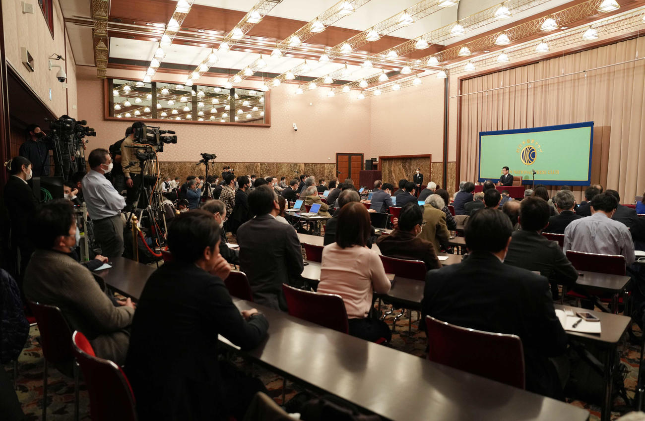 日本記者クラブで会見した侍ジャパン栗山監督（撮影・鈴木みどり）