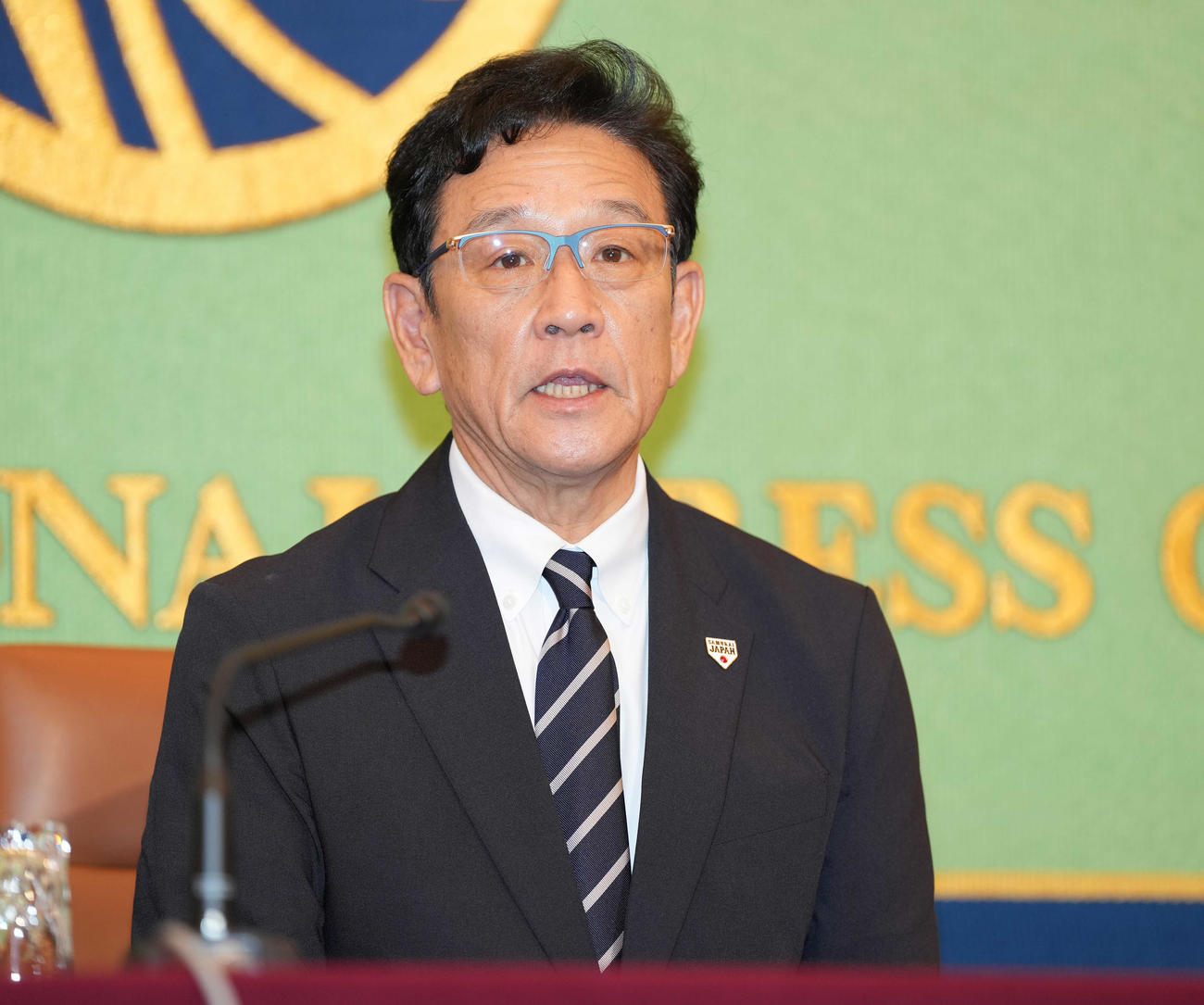 日本記者クラブで会見する侍ジャパンの栗山監督（撮影・鈴木みどり）