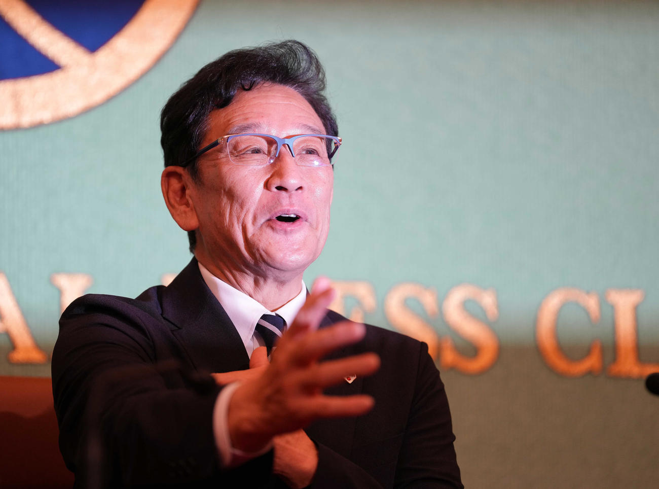 日本記者クラブで会見した侍ジャパン栗山監督（撮影・鈴木みどり）