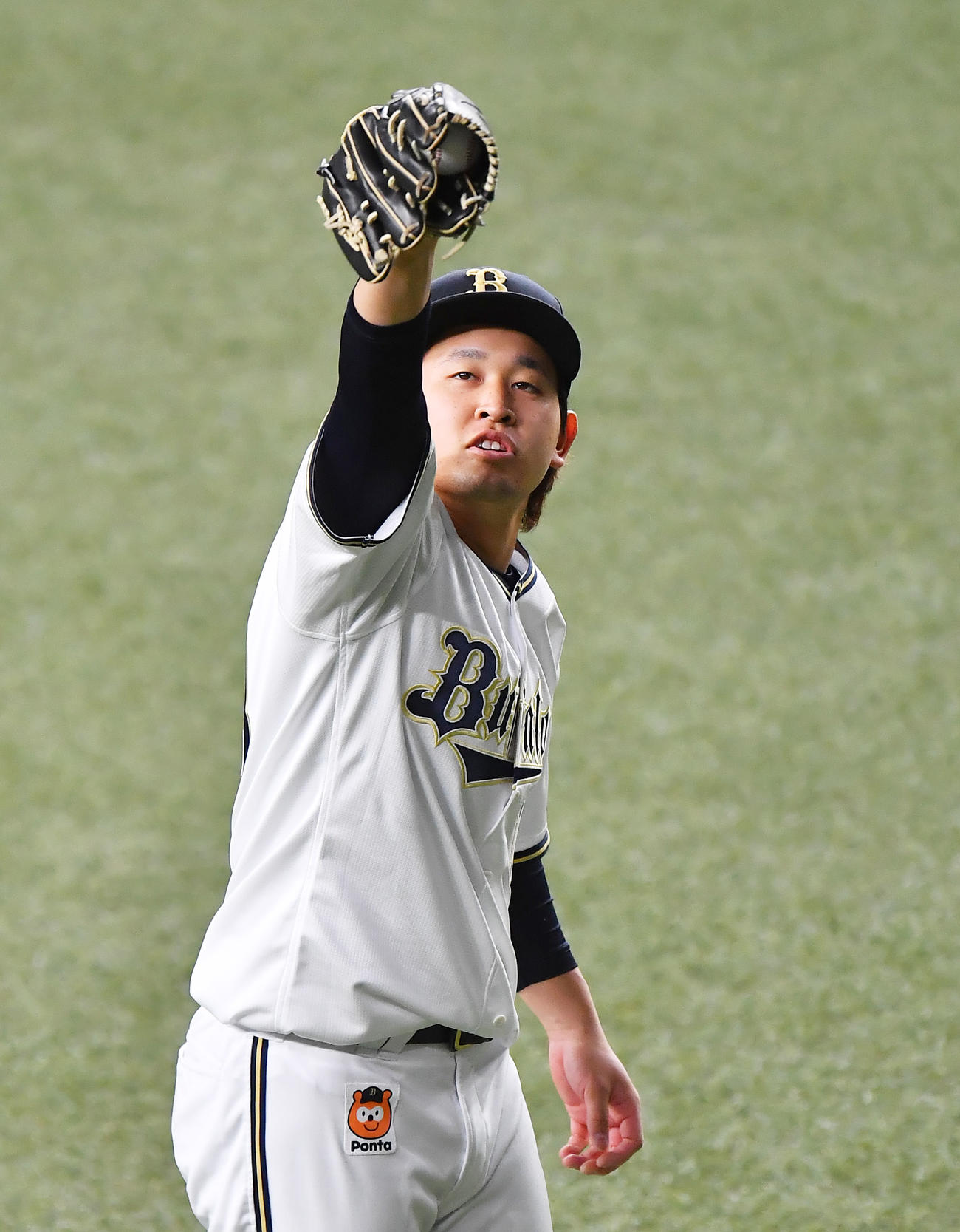 キャッチボールを行うオリックス宮城（撮影・清水貴仁）