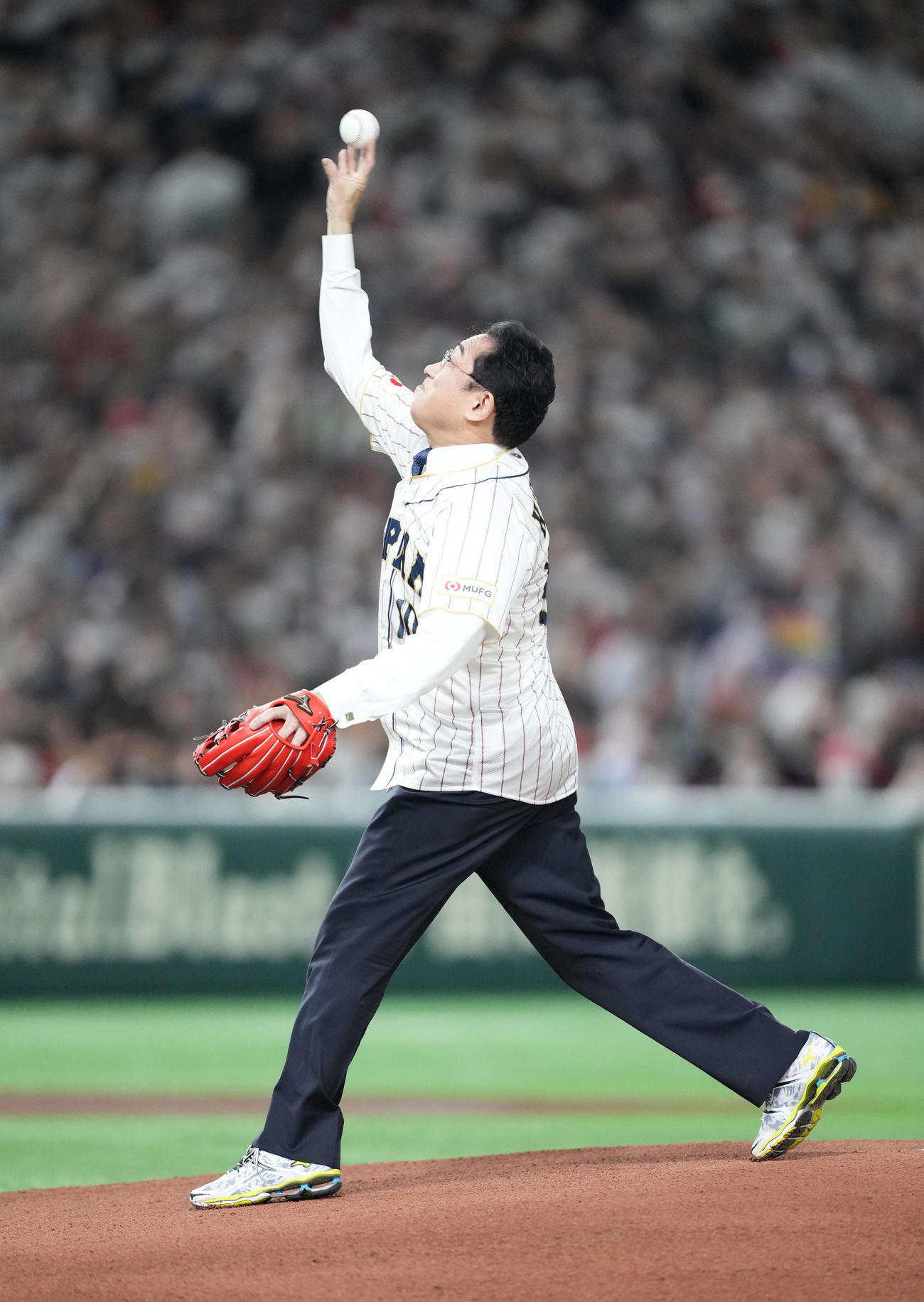 日本対韓国　始球式を務める岸田首相（2023年3月10日撮影）