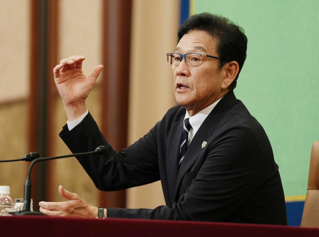 日本記者クラブで会見した侍ジャパン栗山監督（撮影・鈴木みどり）