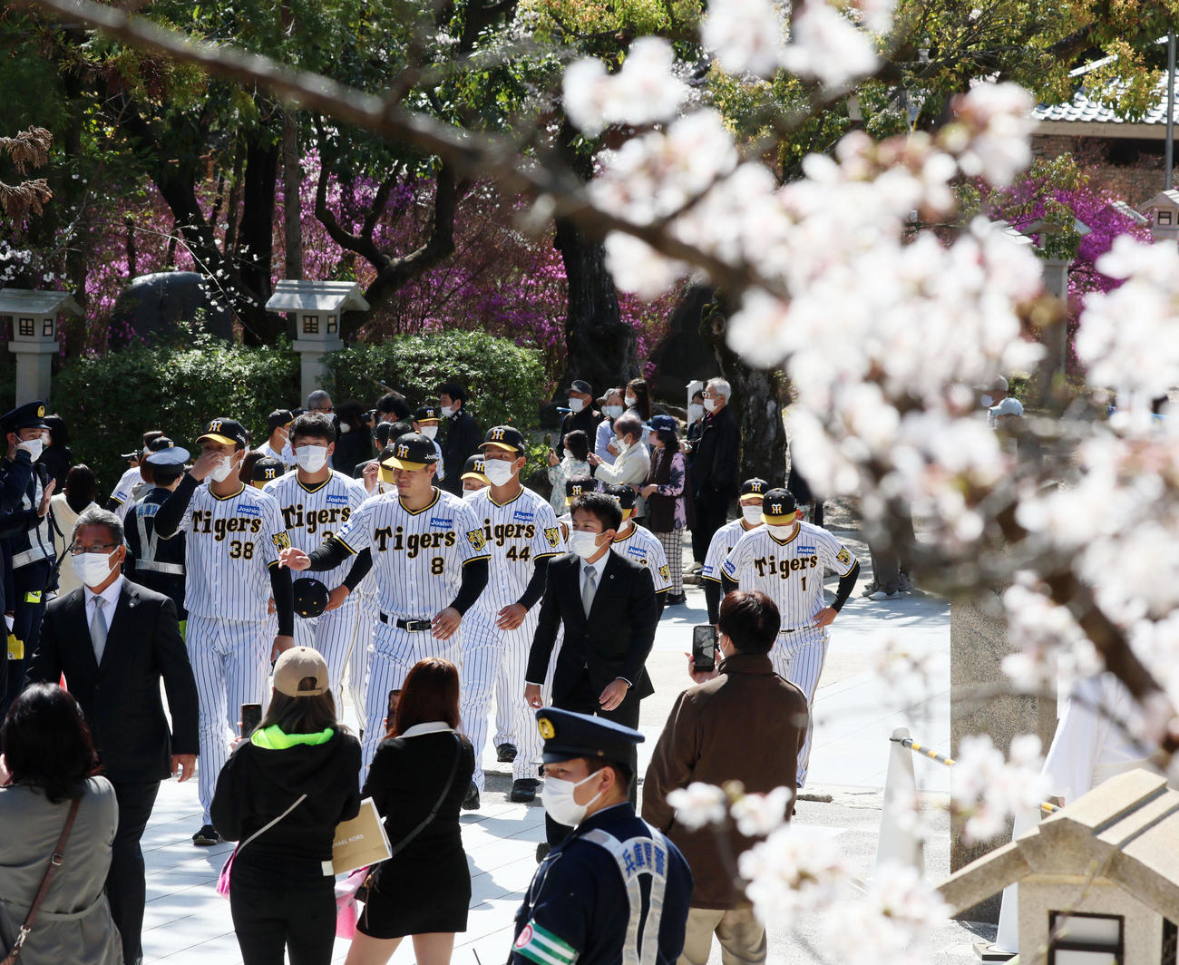 広田神社へ参拝を行った阪神ナイン（撮影・加藤哉）
