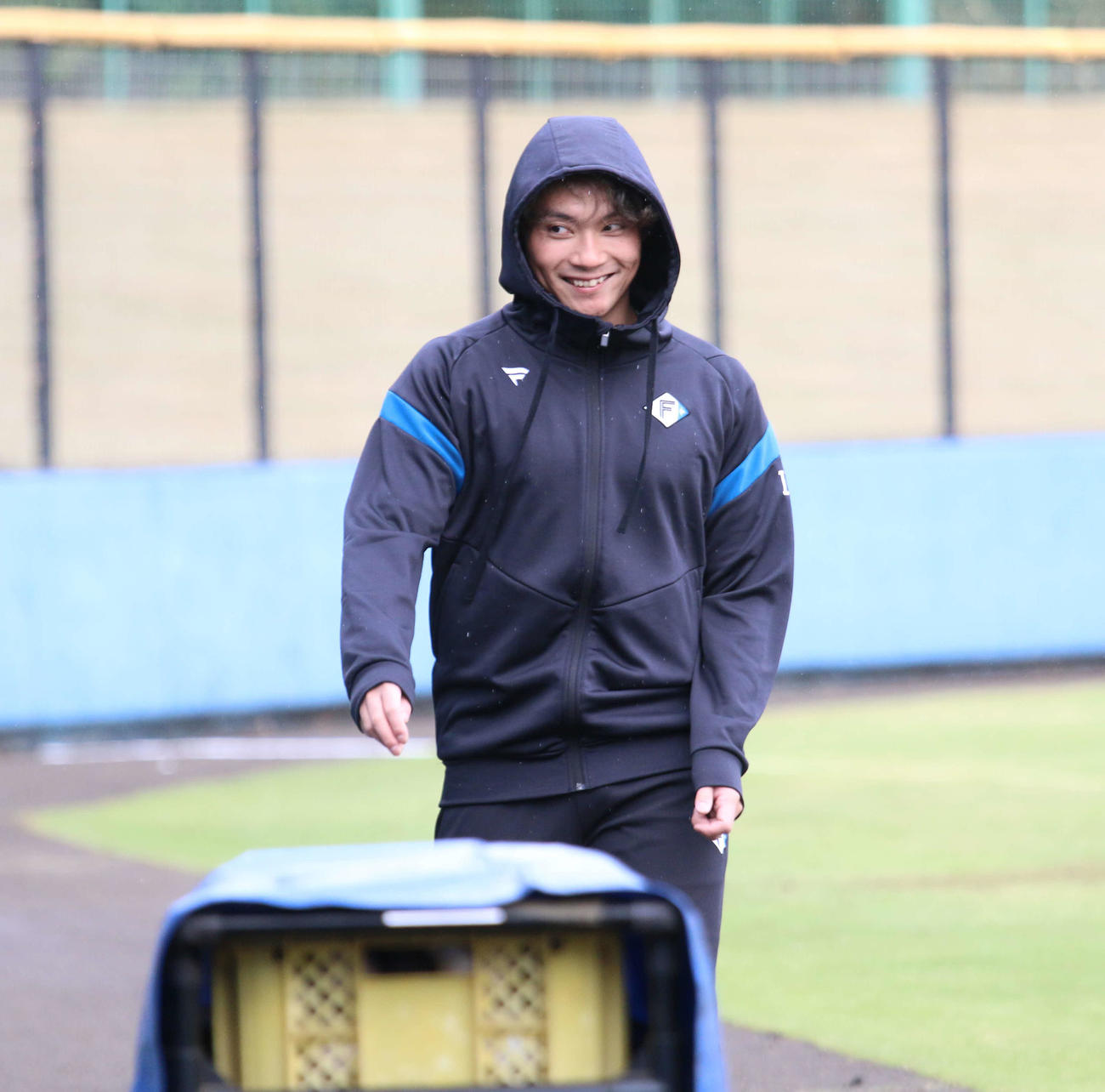 DeNA対日本ハム　試合前に笑顔を見せる日本ハム伊藤（撮影・木下大輔）