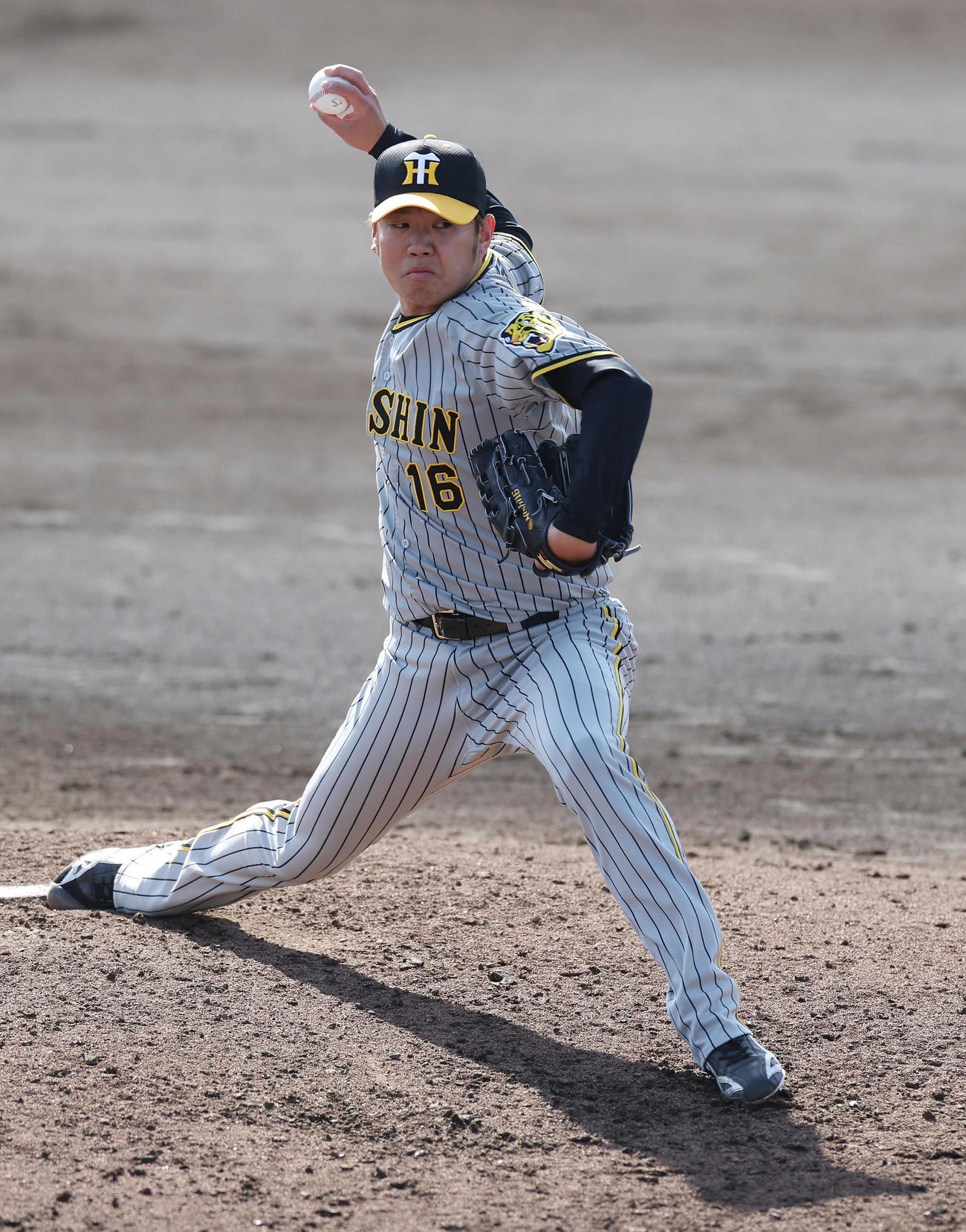 オリックス対阪神　6回裏から登板した西勇（撮影・前田充）