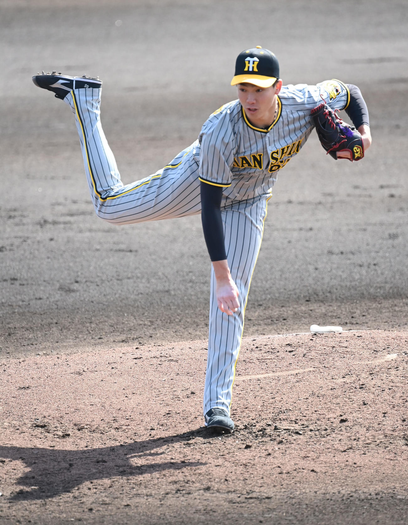 オリックス対阪神　6回裏に阪神2番手で登板し、無安打無失点に抑える阪神湯浅（撮影・和賀正仁）
