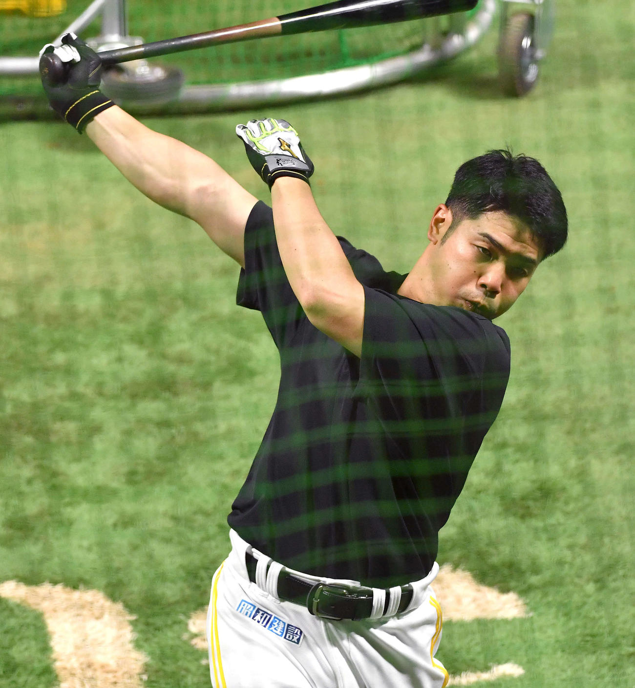 打撃練習を行う近藤（撮影・岩下翔太）