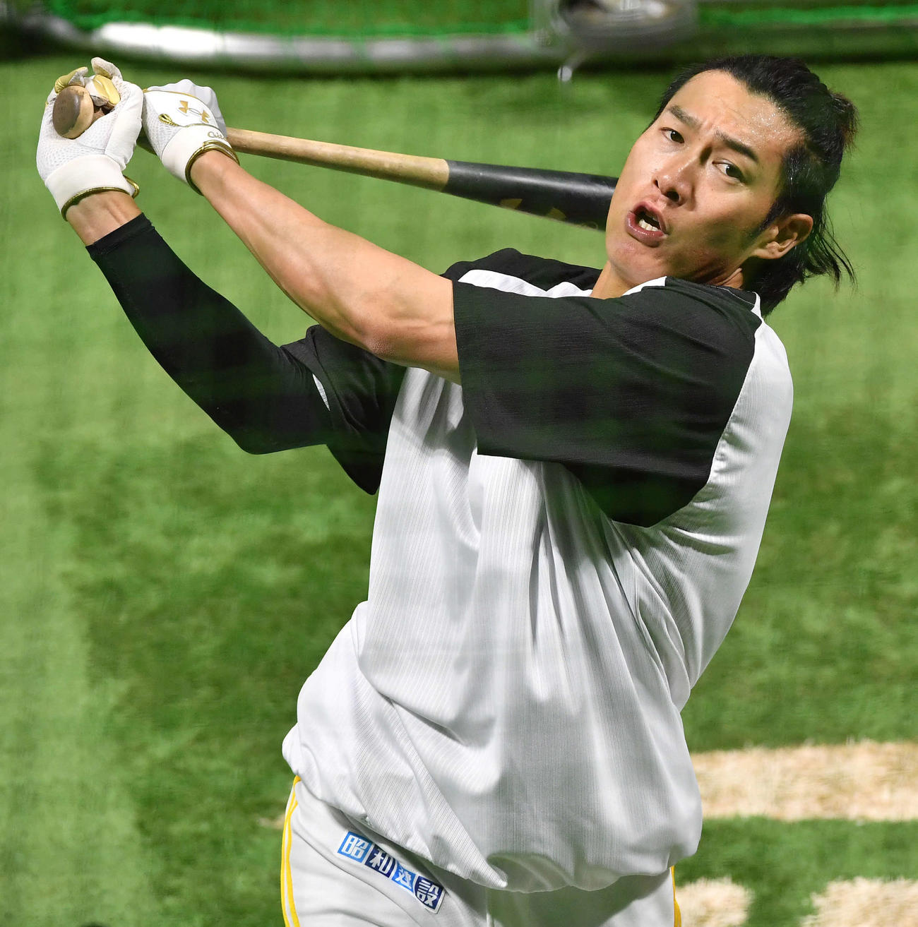 打撃練習を行う柳田（撮影・岩下翔太）