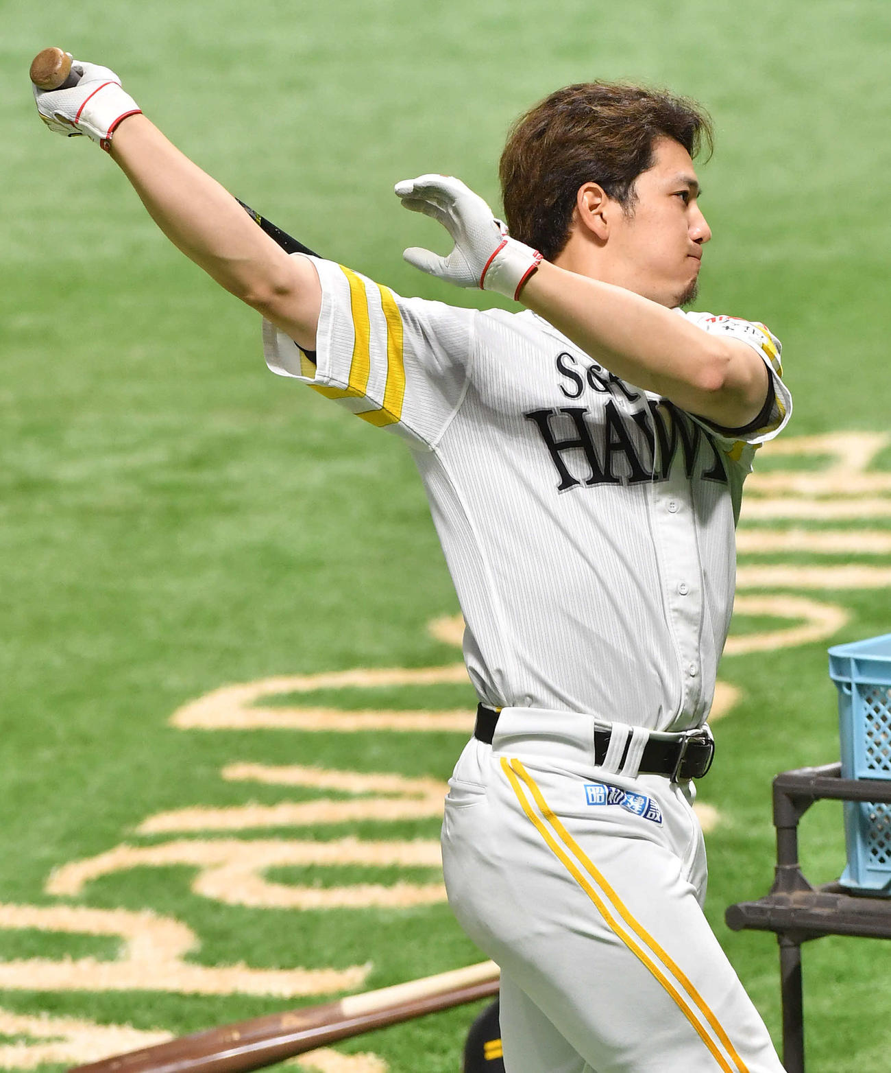 打撃練習を行う栗原（撮影・岩下翔太）