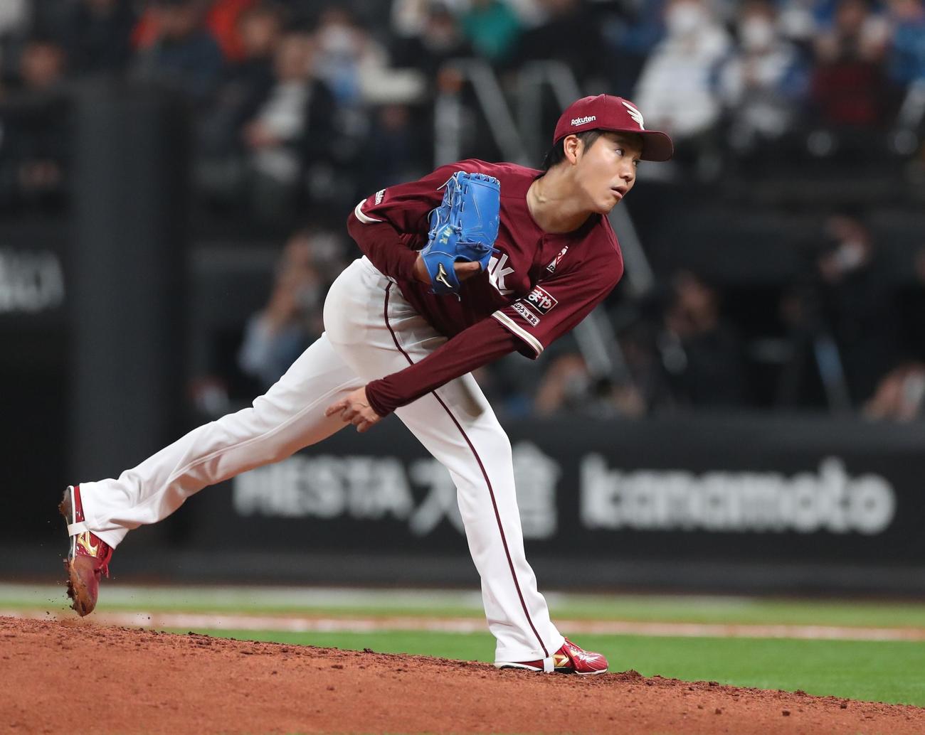 日本ハム対楽天　6回途中登板の鈴木翔（撮影・黒川智章）