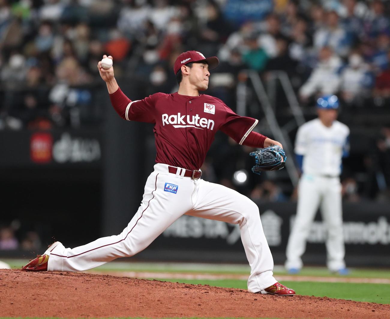 日本ハム対楽天　8回に登板の西口（撮影・黒川智章）