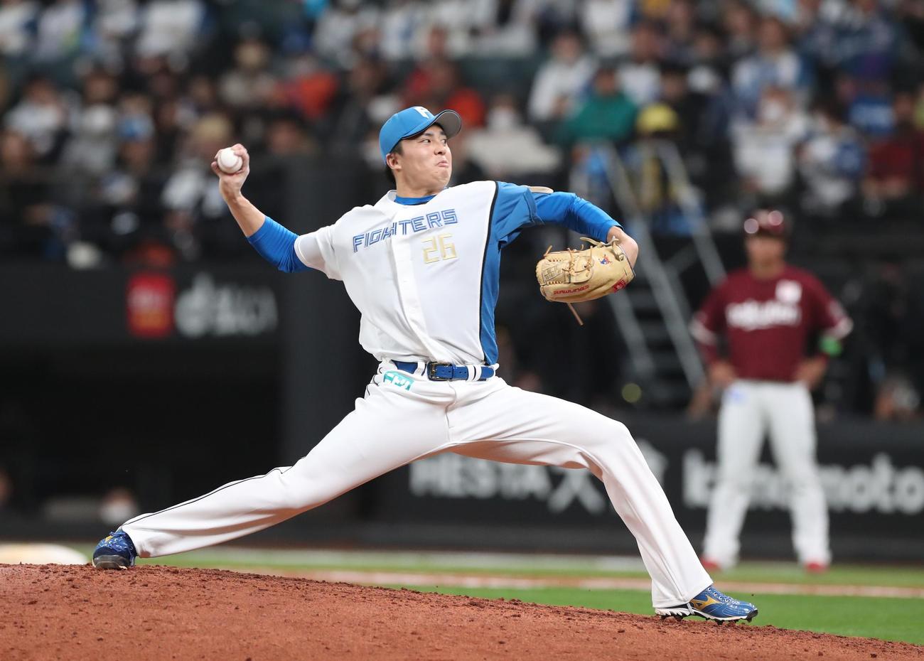 日本ハム対楽天　9回から3番手で登板した日本ハム田中正（撮影・黒川智章）