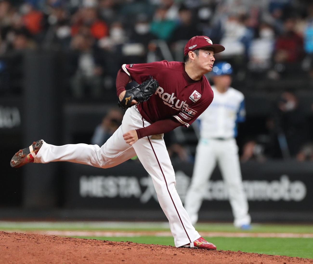 日本ハム対楽天　9回に登板の松井裕（撮影・黒川智章）