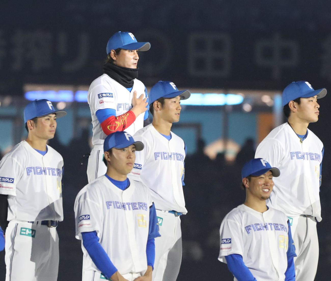 日本ハム対楽天　開幕セレモニーに登場した新庄監督（撮影・黒川智章）