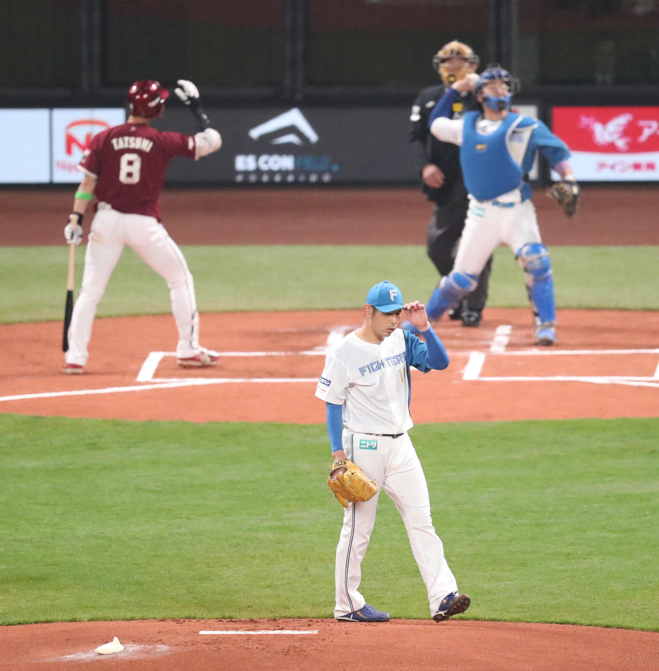 日本ハム対楽天　1回表楽天無死、辰己を三振にとる加藤貴（撮影・佐藤翔太）