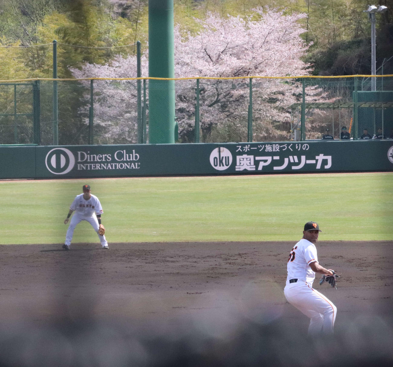 イースタン・リーグのロッテ戦に先発した巨人新外国人のメンデス（撮影・小早川宗一郎）