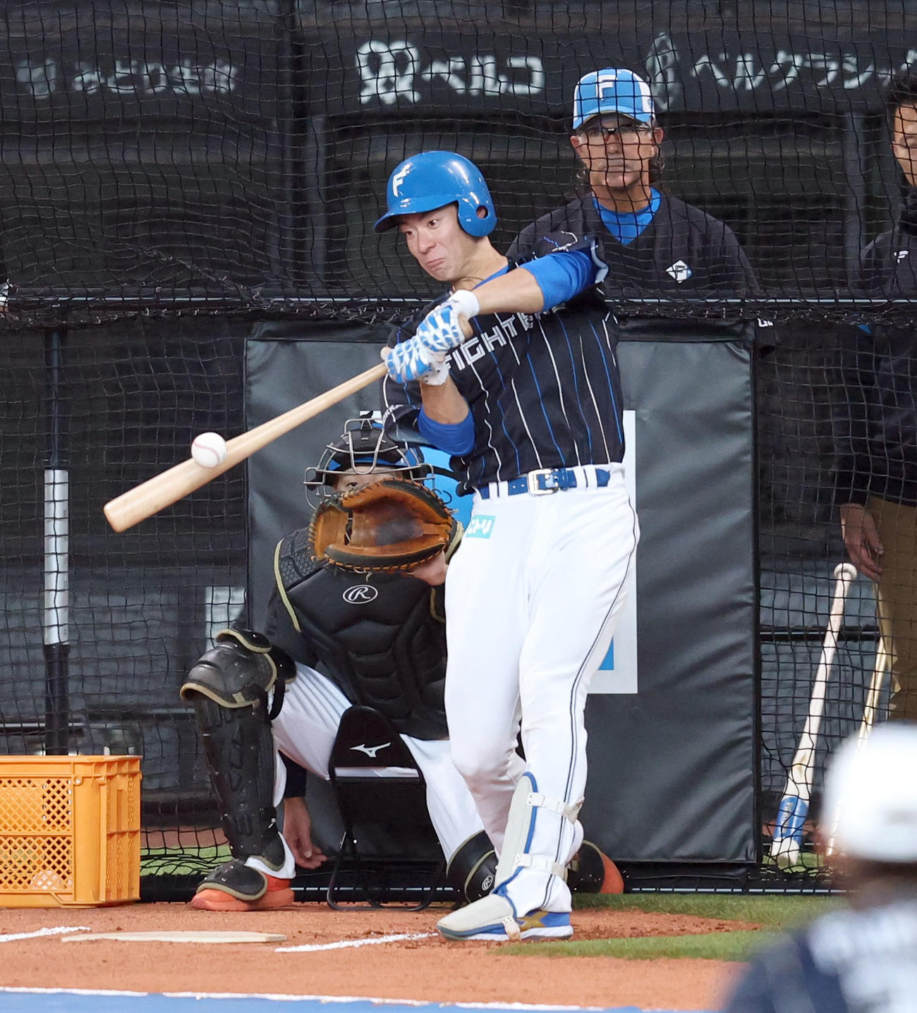 打撃練習をする日本ハム松本剛（撮影・佐藤翔太）
